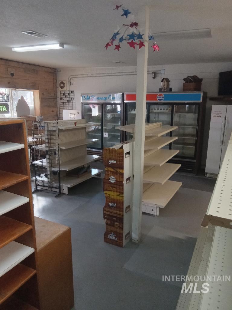 130 River Street, White Bird, Idaho 83554, 2 Bedrooms, 2.5 Bathrooms, Residential For Sale, Price $275,000,MLS 98979110