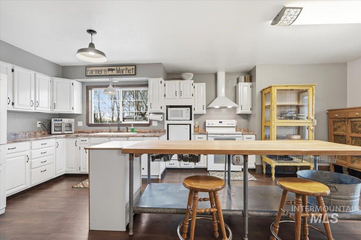 7771 Elmore Rd, Fruitland, Idaho 83619, 4 Bedrooms, 3 Bathrooms, Residential For Sale, Price $799,900,MLS 98979112