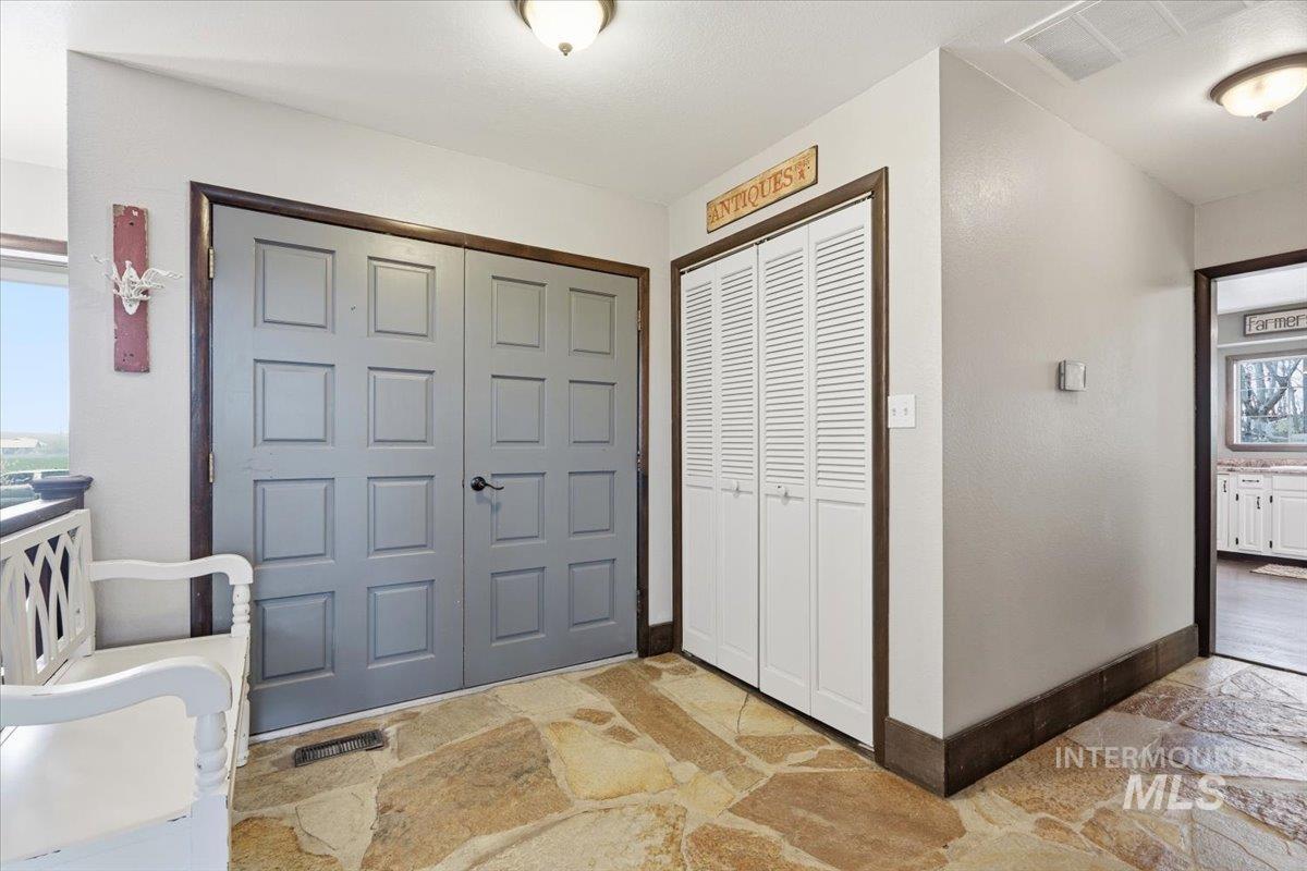 7771 Elmore Rd, Fruitland, Idaho 83619, 4 Bedrooms, 3 Bathrooms, Residential For Sale, Price $799,900,MLS 98979112