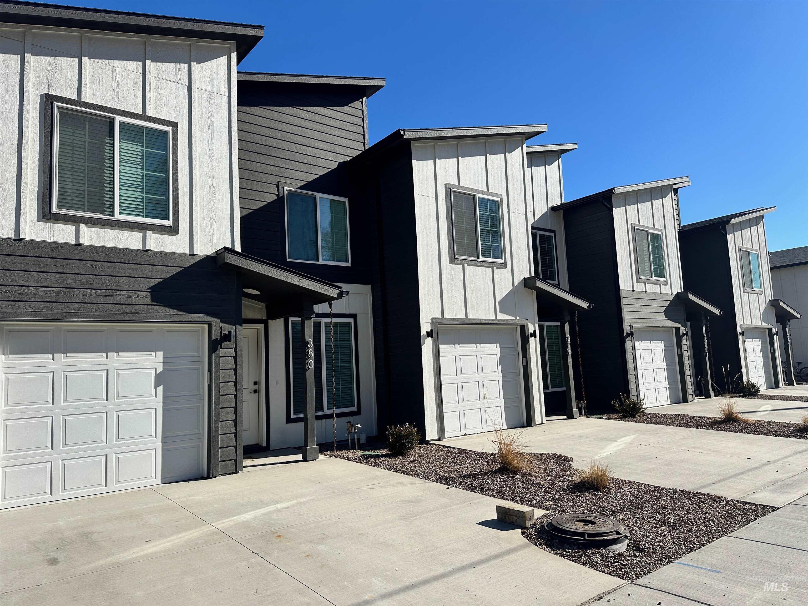 961 NW Foster Ave, Mountain Home, Idaho 83647, 3 Bedrooms, 2.5 Bathrooms, Residential Income For Sale, Price $1,250,000,MLS 98979115