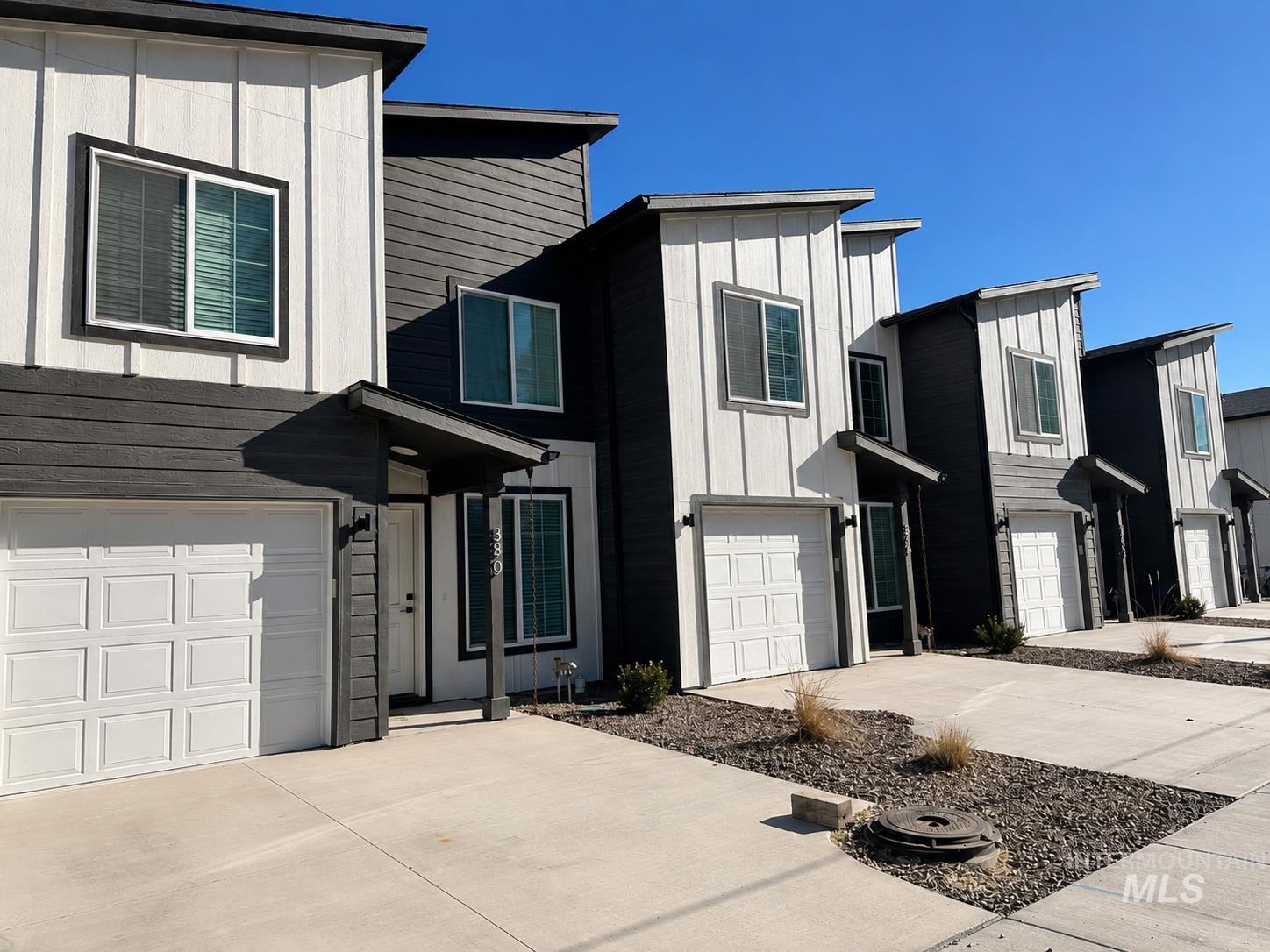 961 NW Foster Ave, Mountain Home, Idaho 83647, 3 Bedrooms, 2.5 Bathrooms, Residential Income For Sale, Price $1,250,000, 98979115