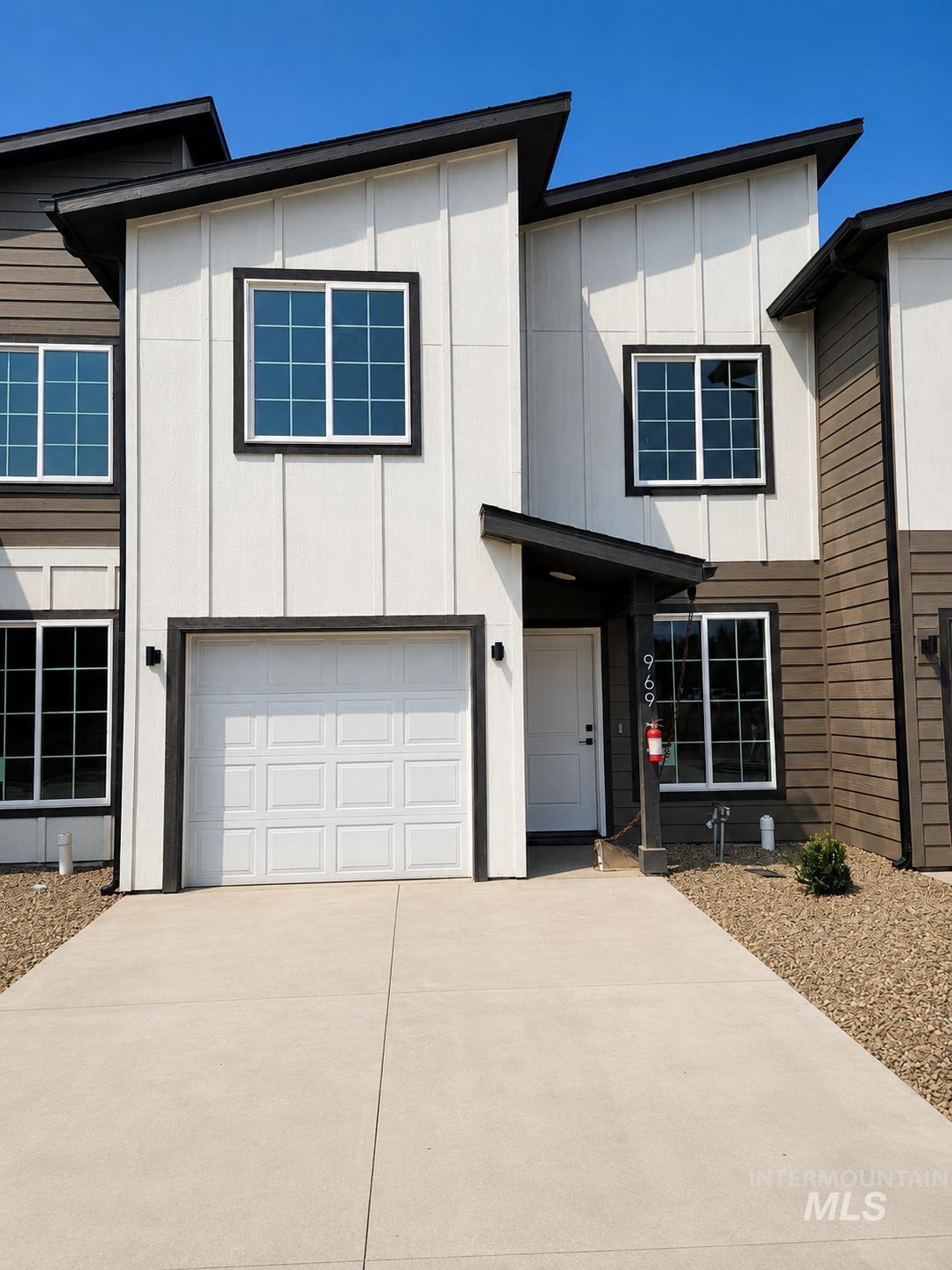 961 NW Foster Ave, Mountain Home, Idaho 83647, 3 Bedrooms, 2.5 Bathrooms, Residential Income For Sale, Price $1,250,000, 98979115
