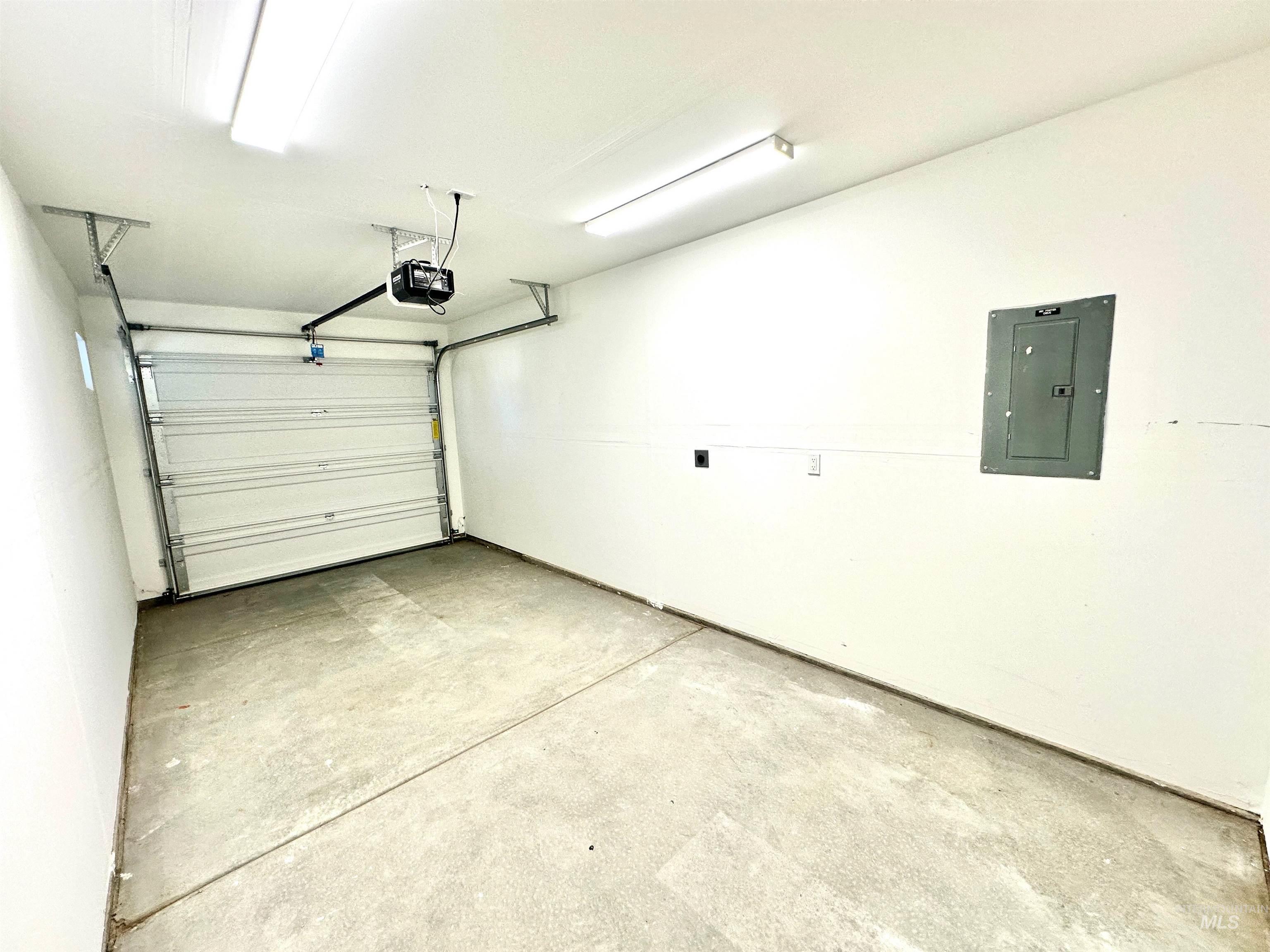 961 NW Foster Ave, Mountain Home, Idaho 83647, 3 Bedrooms, 2.5 Bathrooms, Residential Income For Sale, Price $1,250,000,MLS 98979115