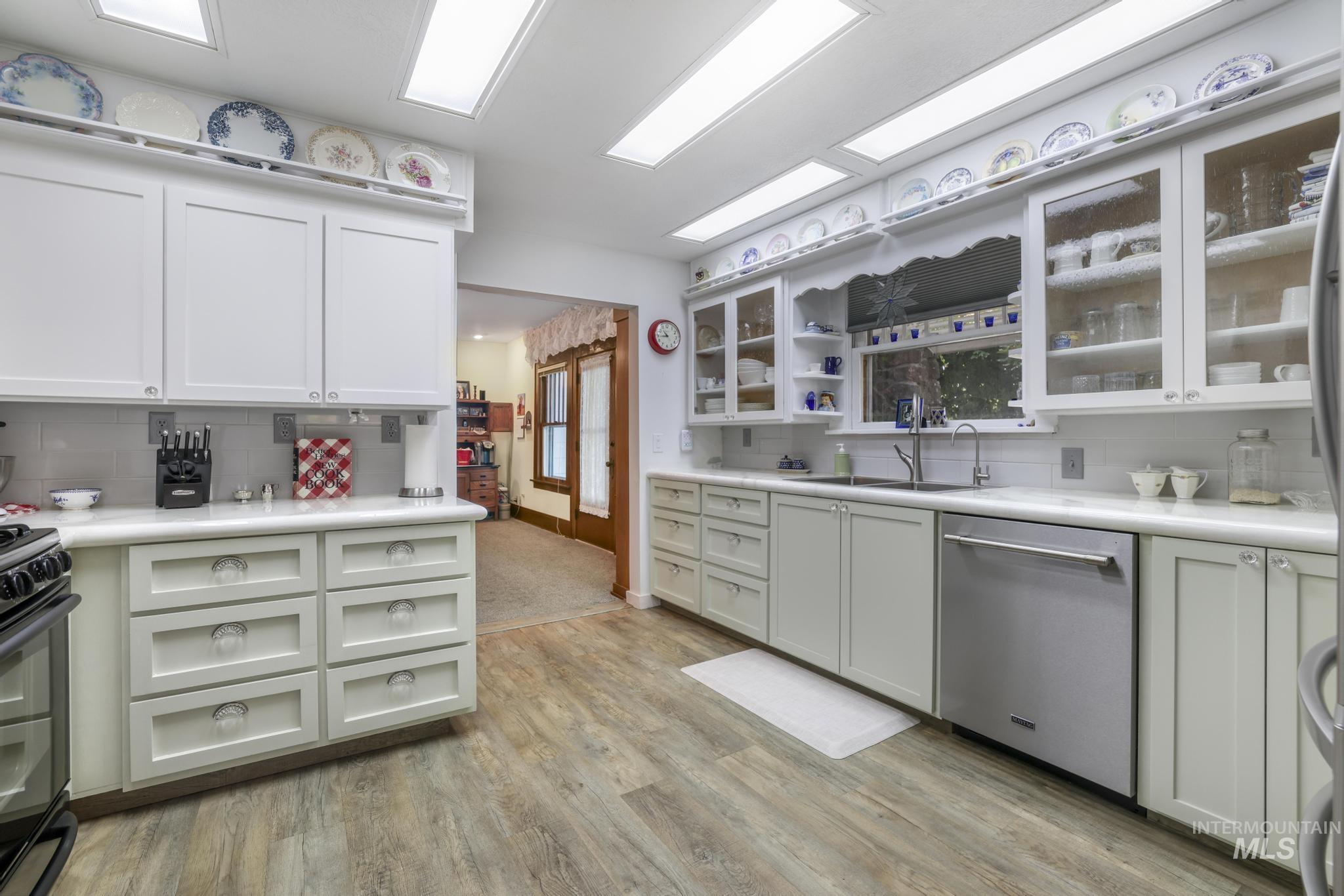 916 Hankins Rd N, Twin Falls, Idaho 83301, 3 Bedrooms, 4 Bathrooms, Residential For Sale, Price $750,000,MLS 98979120