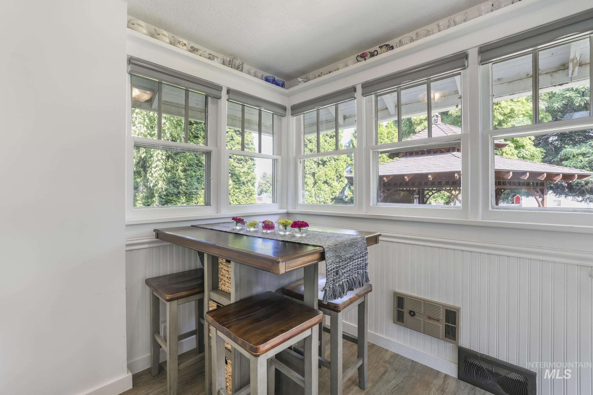 916 Hankins Rd N, Twin Falls, Idaho 83301, 3 Bedrooms, 4 Bathrooms, Residential For Sale, Price $750,000,MLS 98979120