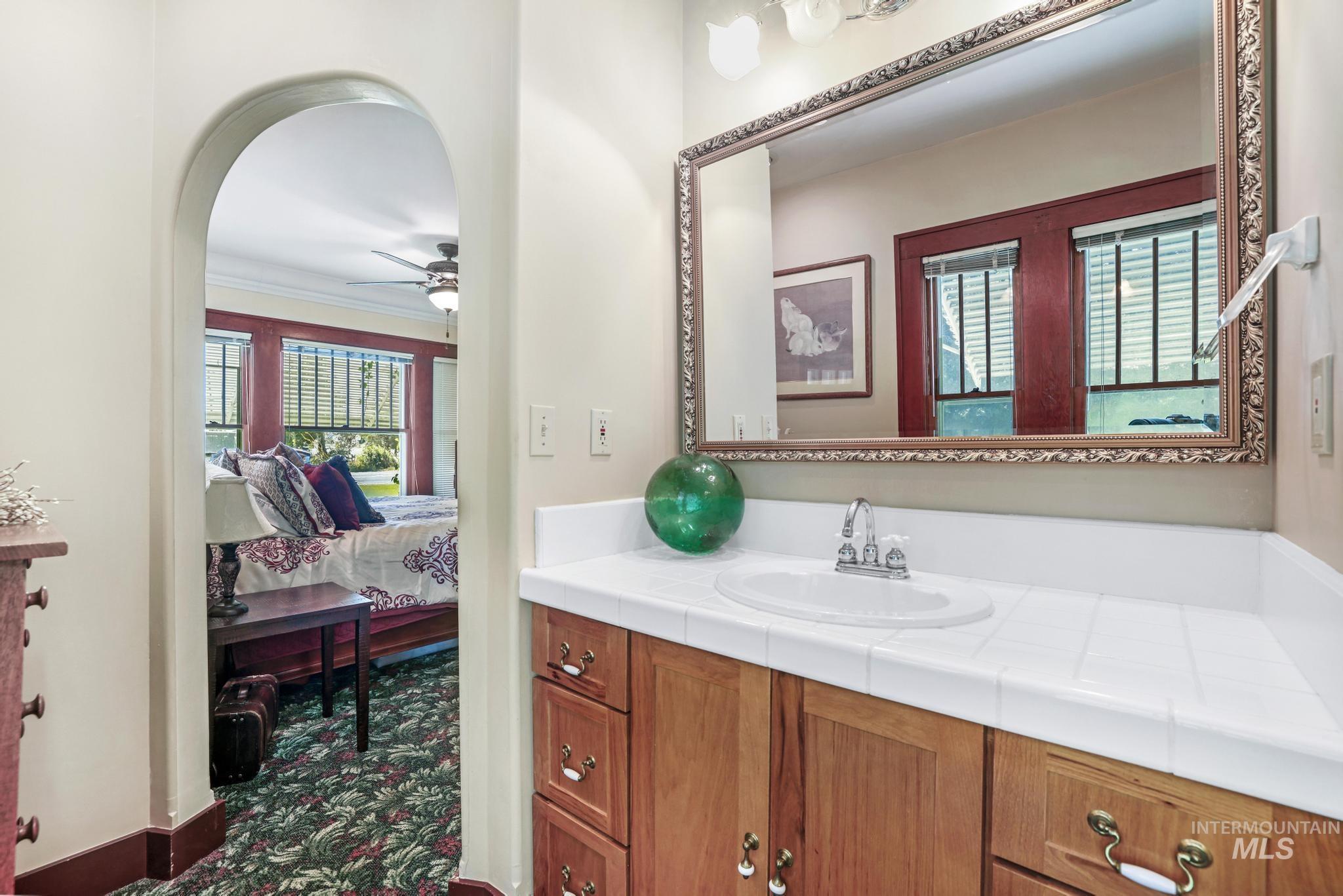 916 Hankins Rd N, Twin Falls, Idaho 83301, 3 Bedrooms, 4 Bathrooms, Residential For Sale, Price $750,000,MLS 98979120