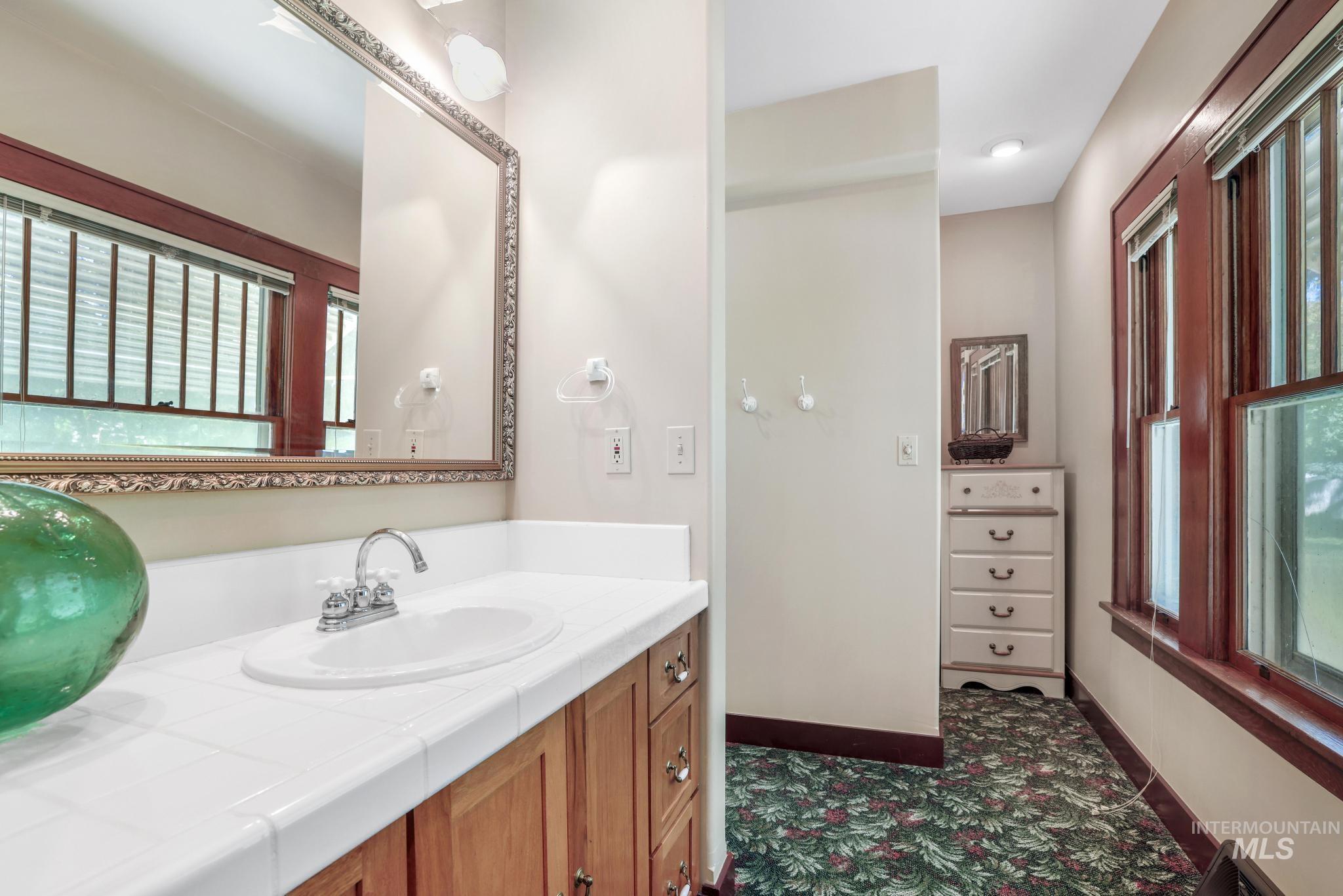 916 Hankins Rd N, Twin Falls, Idaho 83301, 3 Bedrooms, 4 Bathrooms, Residential For Sale, Price $750,000,MLS 98979120