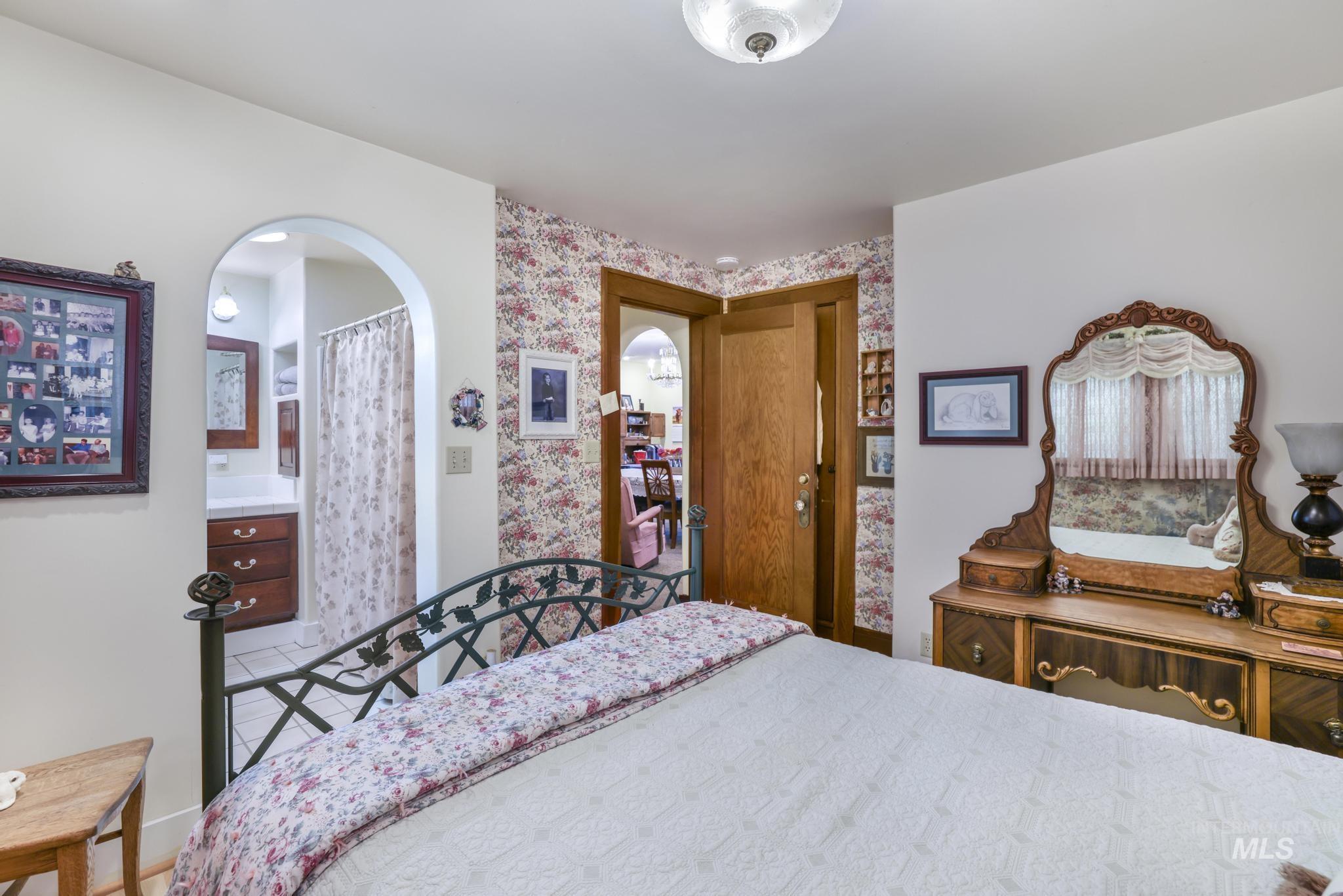 916 Hankins Rd N, Twin Falls, Idaho 83301, 3 Bedrooms, 4 Bathrooms, Residential For Sale, Price $750,000,MLS 98979120