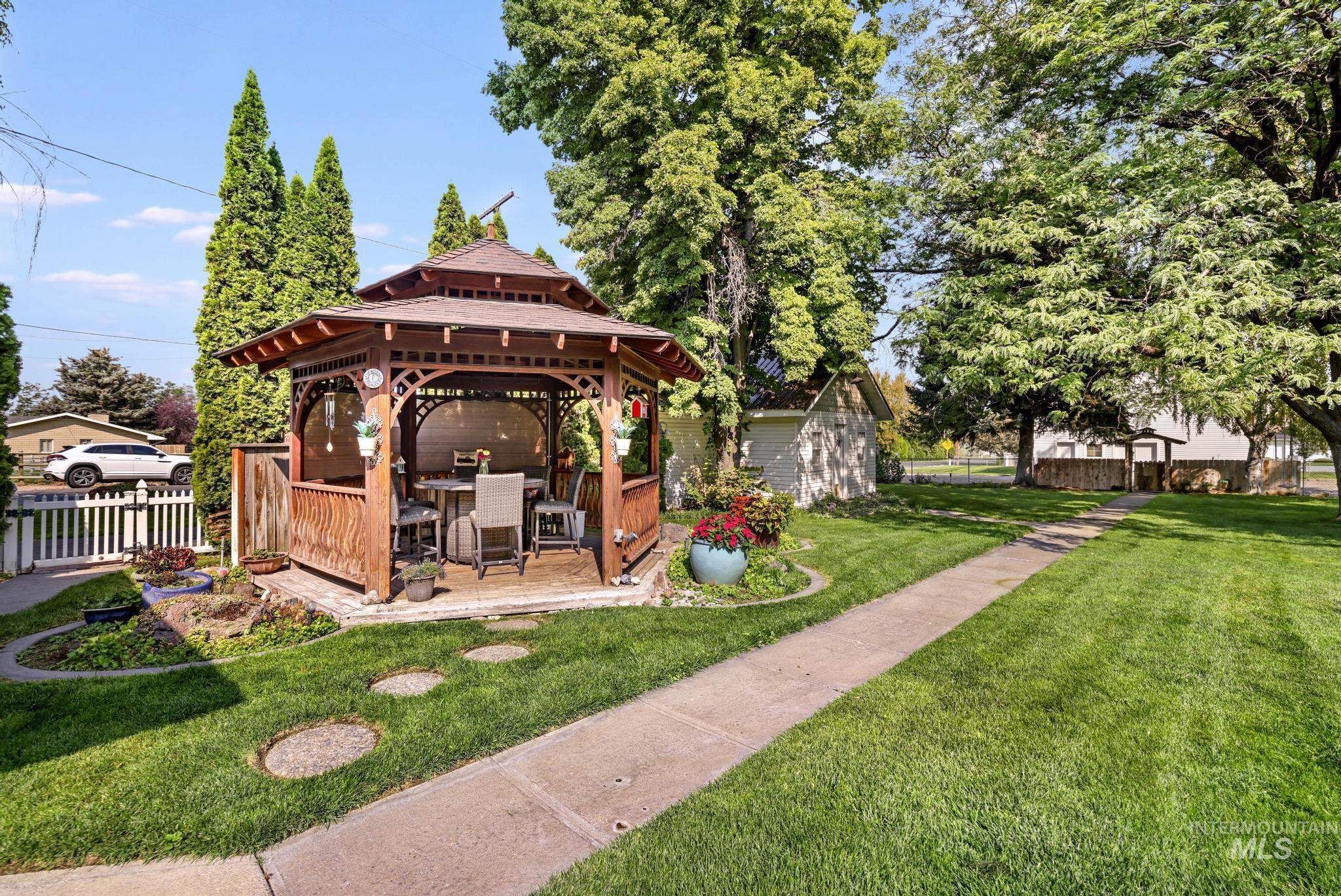 916 Hankins Rd N, Twin Falls, Idaho 83301, 3 Bedrooms, 4 Bathrooms, Residential For Sale, Price $750,000,MLS 98979120