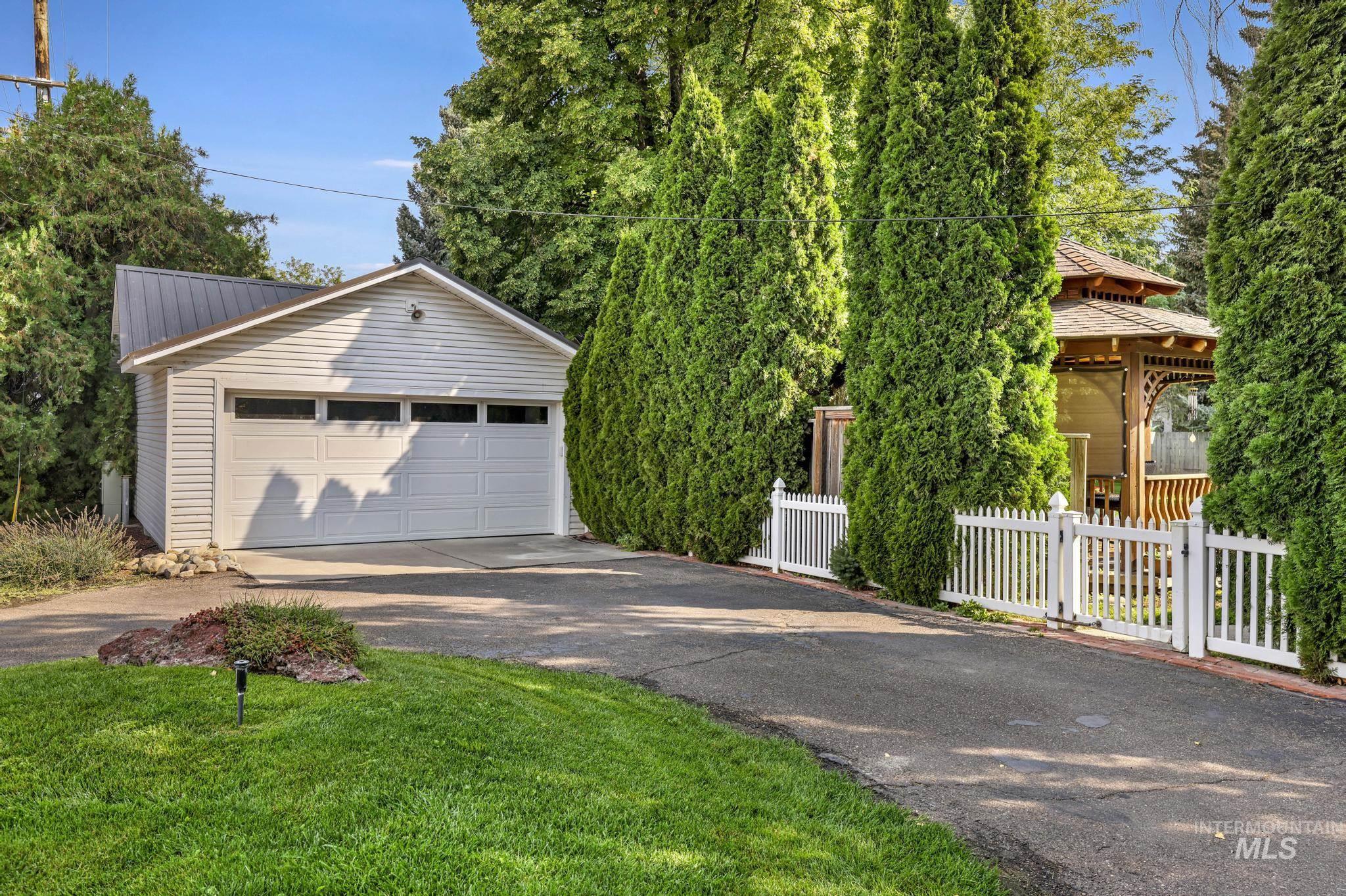 916 Hankins Rd N, Twin Falls, Idaho 83301, 3 Bedrooms, 4 Bathrooms, Residential For Sale, Price $750,000,MLS 98979120