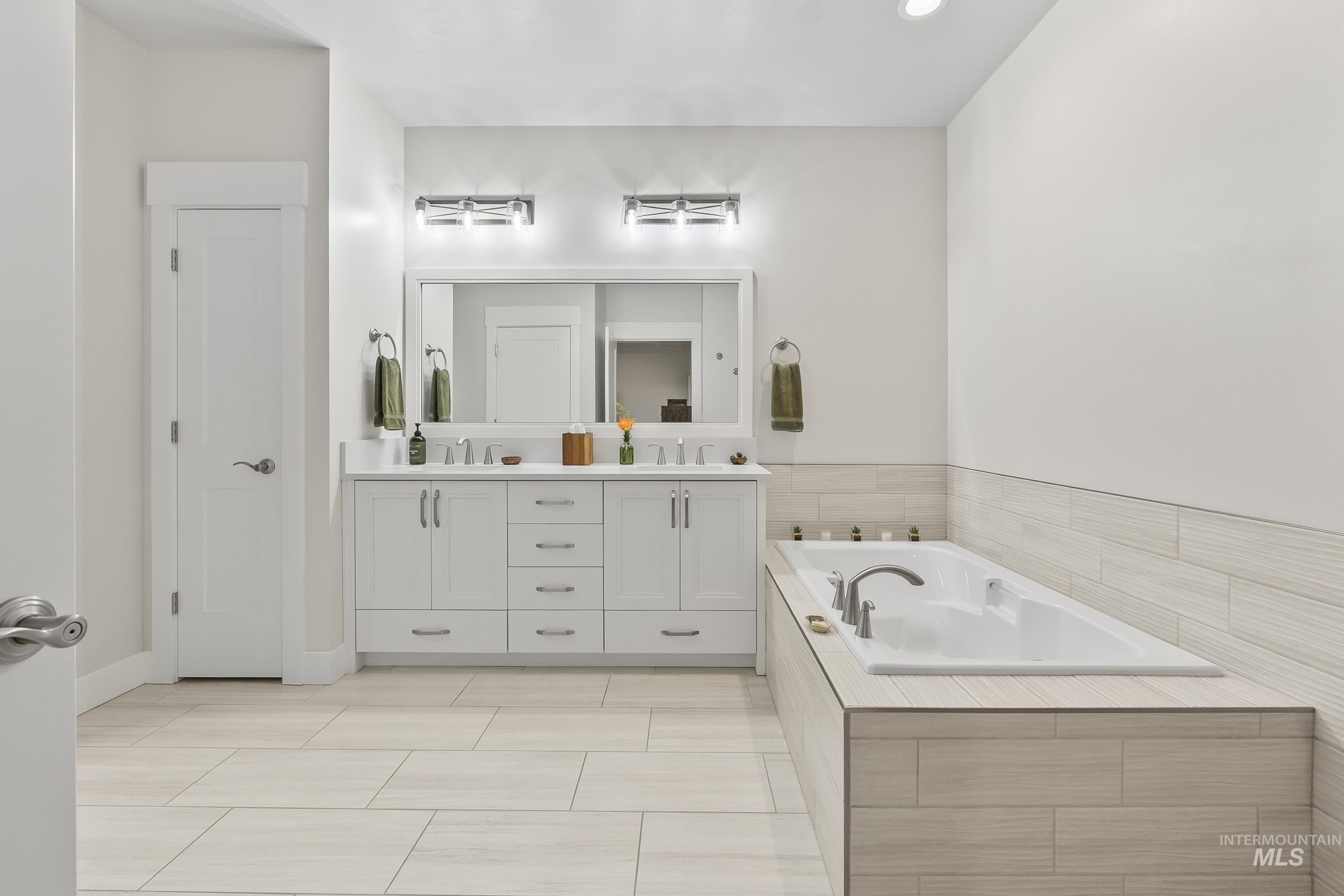 22225 Aura Vista, Caldwell, Idaho 83607, 4 Bedrooms, 3.5 Bathrooms, Residential For Sale, Price $999,900,MLS 98979121