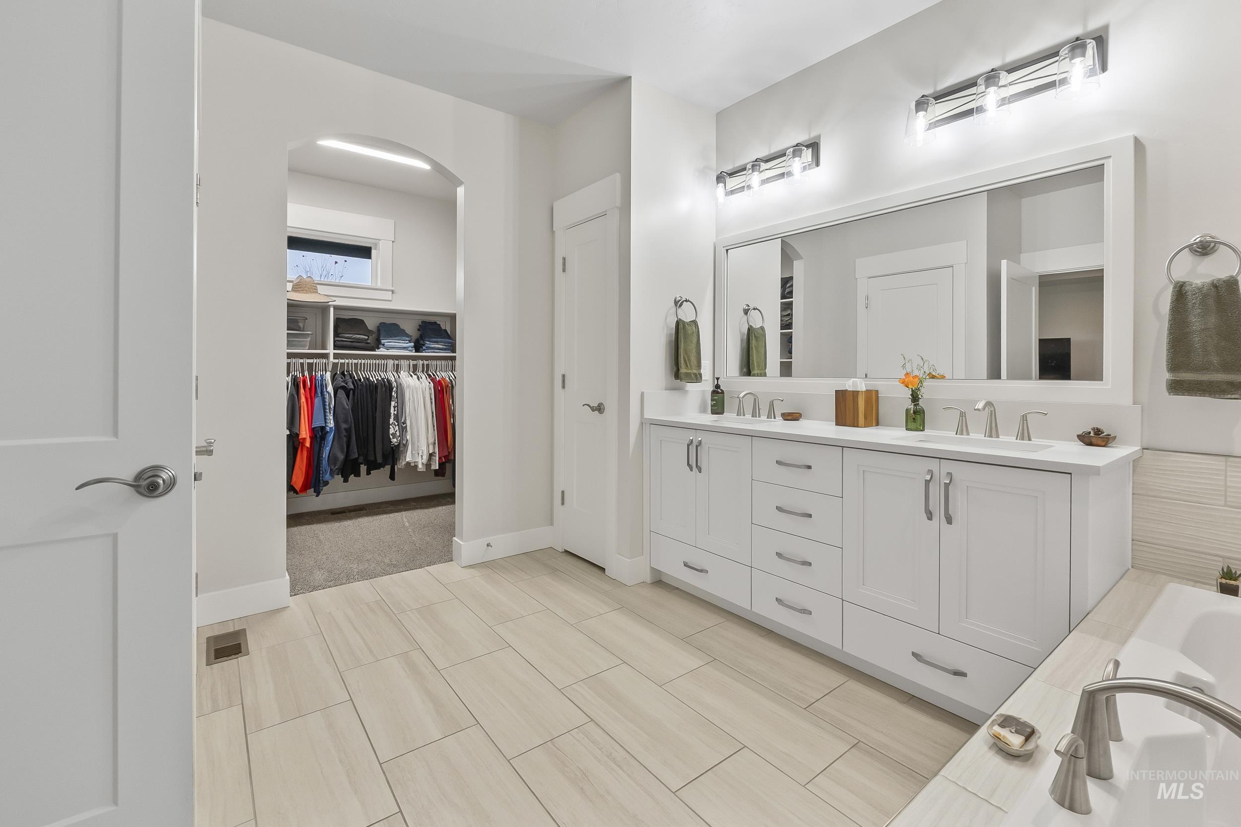 22225 Aura Vista, Caldwell, Idaho 83607, 4 Bedrooms, 3.5 Bathrooms, Residential For Sale, Price $999,900,MLS 98979121