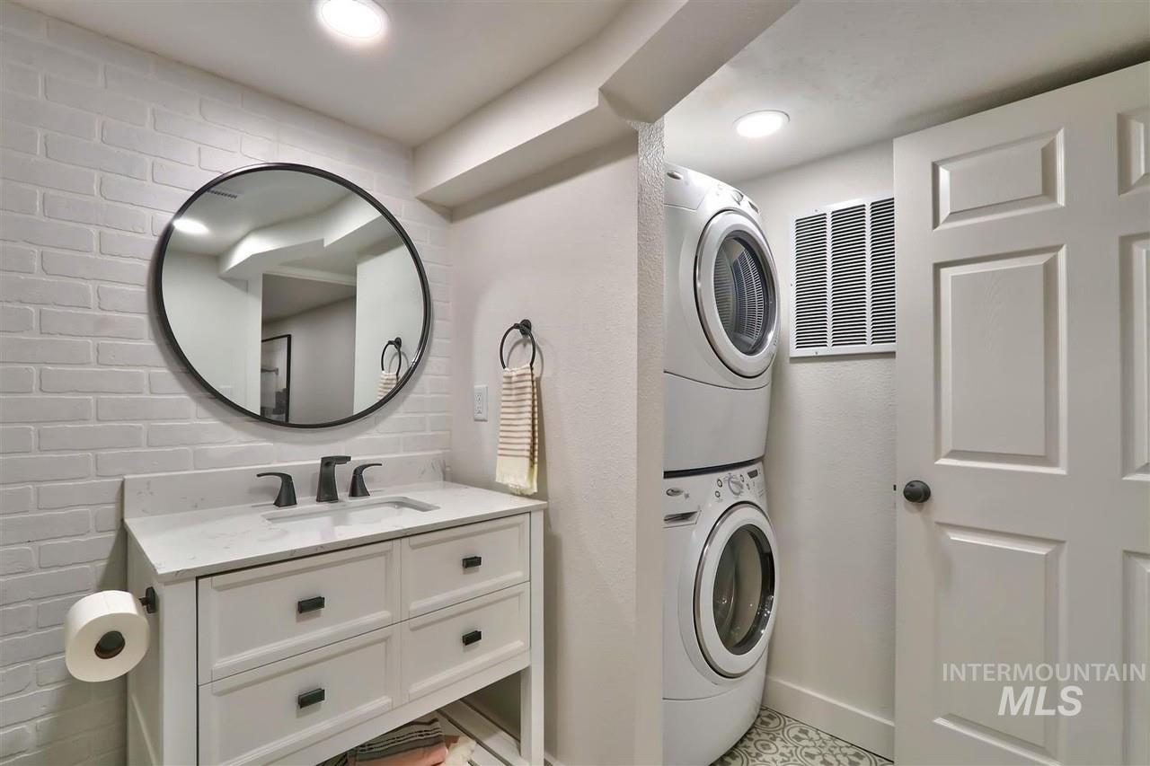 2316 W Kootenai St, Boise, Idaho 83705, 4 Bedrooms, 2 Bathrooms, Residential For Sale, Price $599,900,MLS 98979123