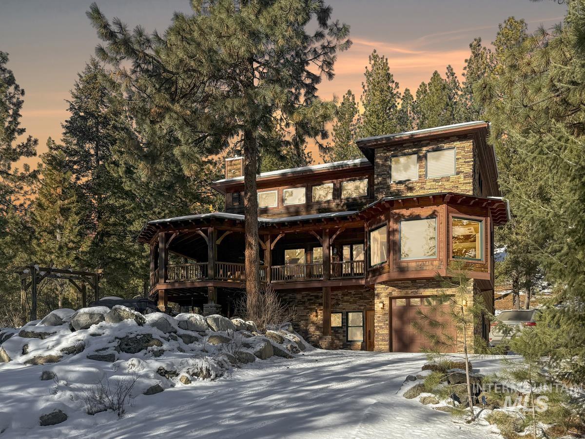 4 Chino Spur, Cascade, Idaho 83611, 3 Bedrooms, 3 Bathrooms, Residential For Sale, Price $1,700,000, 98979125