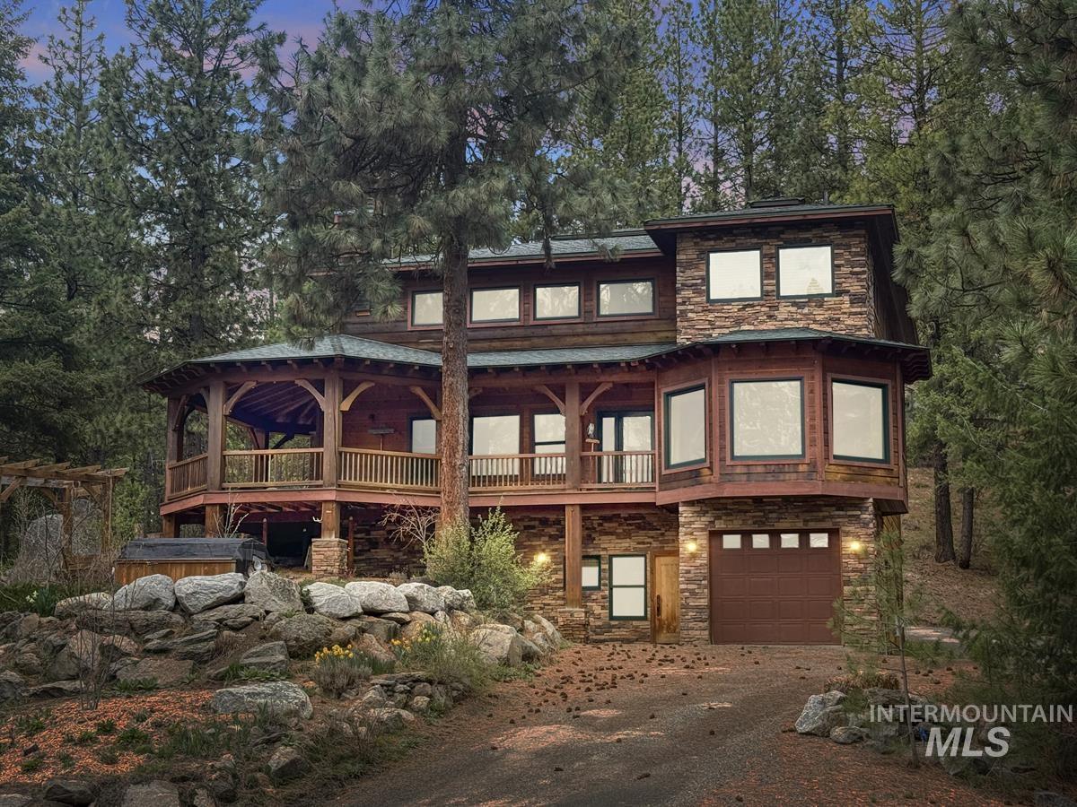 4 Chino Spur, Cascade, Idaho 83611, 3 Bedrooms, 3 Bathrooms, Residential For Sale, Price $1,700,000,MLS 98979125