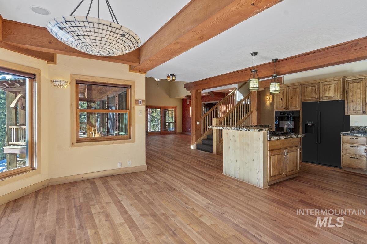 4 Chino Spur, Cascade, Idaho 83611, 3 Bedrooms, 3 Bathrooms, Residential For Sale, Price $1,700,000, 98979125