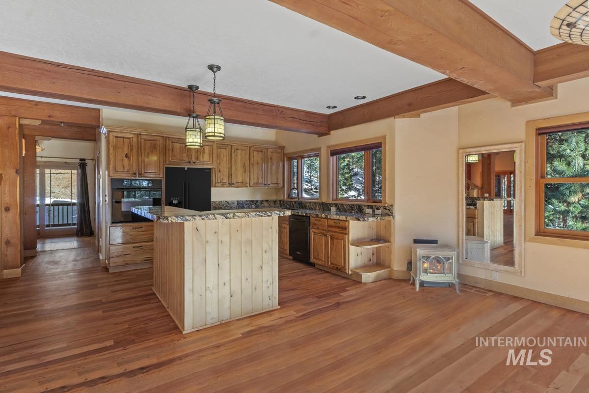 4 Chino Spur, Cascade, Idaho 83611, 3 Bedrooms, 3 Bathrooms, Residential For Sale, Price $1,700,000, 98979125