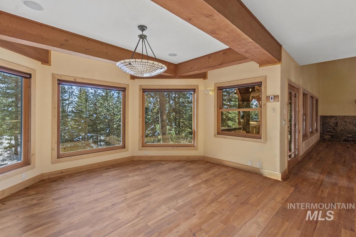 4 Chino Spur, Cascade, Idaho 83611, 3 Bedrooms, 3 Bathrooms, Residential For Sale, Price $1,700,000, 98979125