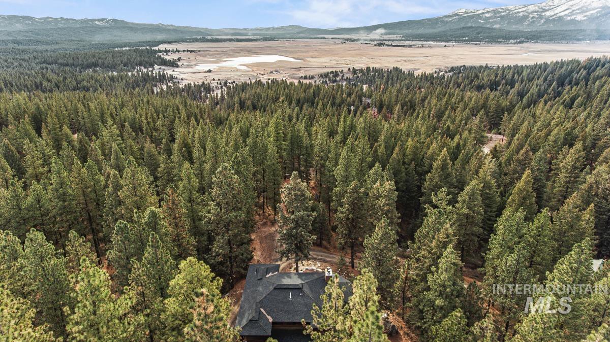 4 Chino Spur, Cascade, Idaho 83611, 3 Bedrooms, 3 Bathrooms, Residential For Sale, Price $1,700,000, 98979125