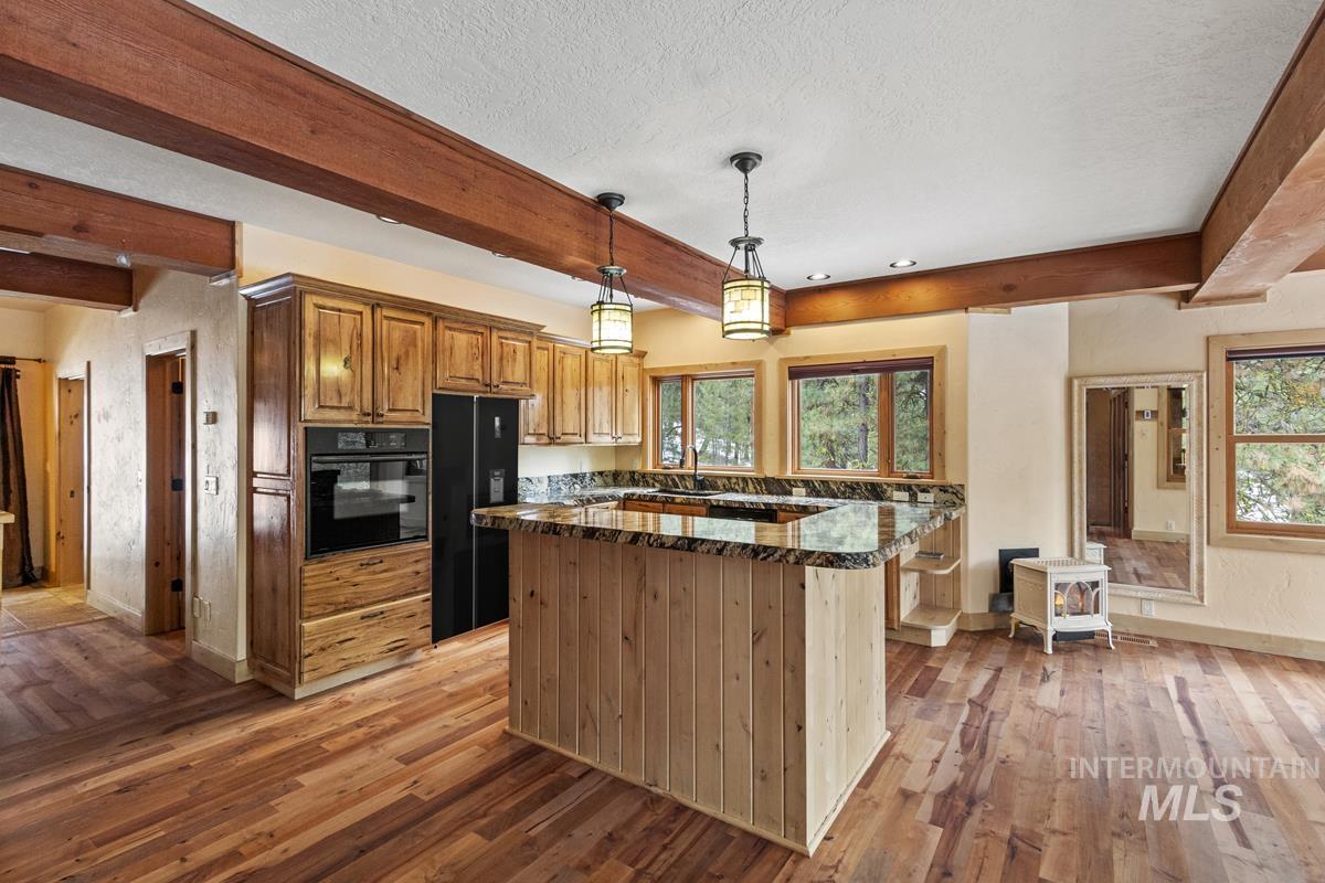 4 Chino Spur, Cascade, Idaho 83611, 3 Bedrooms, 3 Bathrooms, Residential For Sale, Price $1,700,000, 98979125