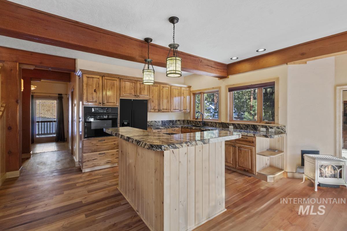 4 Chino Spur, Cascade, Idaho 83611, 3 Bedrooms, 3 Bathrooms, Residential For Sale, Price $1,700,000, 98979125