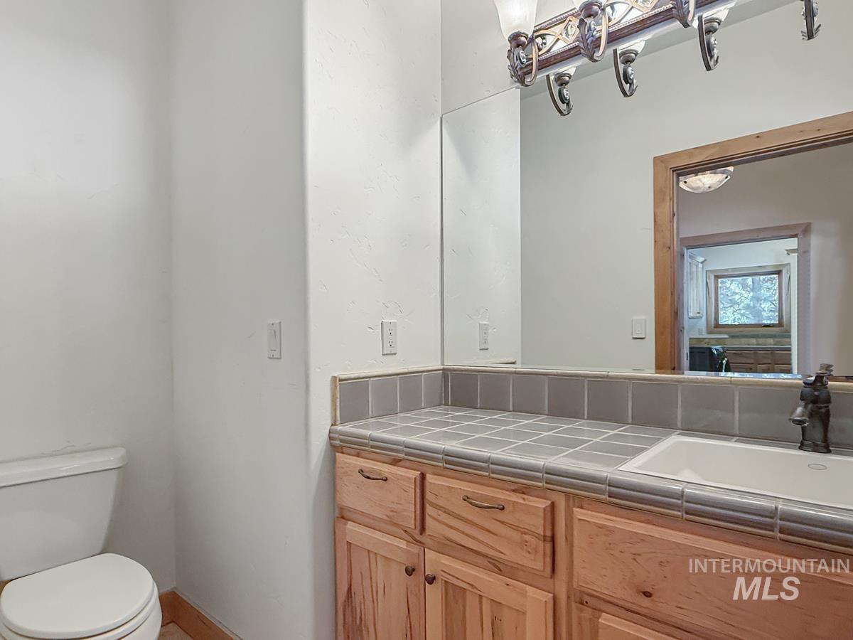 4 Chino Spur, Cascade, Idaho 83611, 3 Bedrooms, 3 Bathrooms, Residential For Sale, Price $1,700,000, 98979125