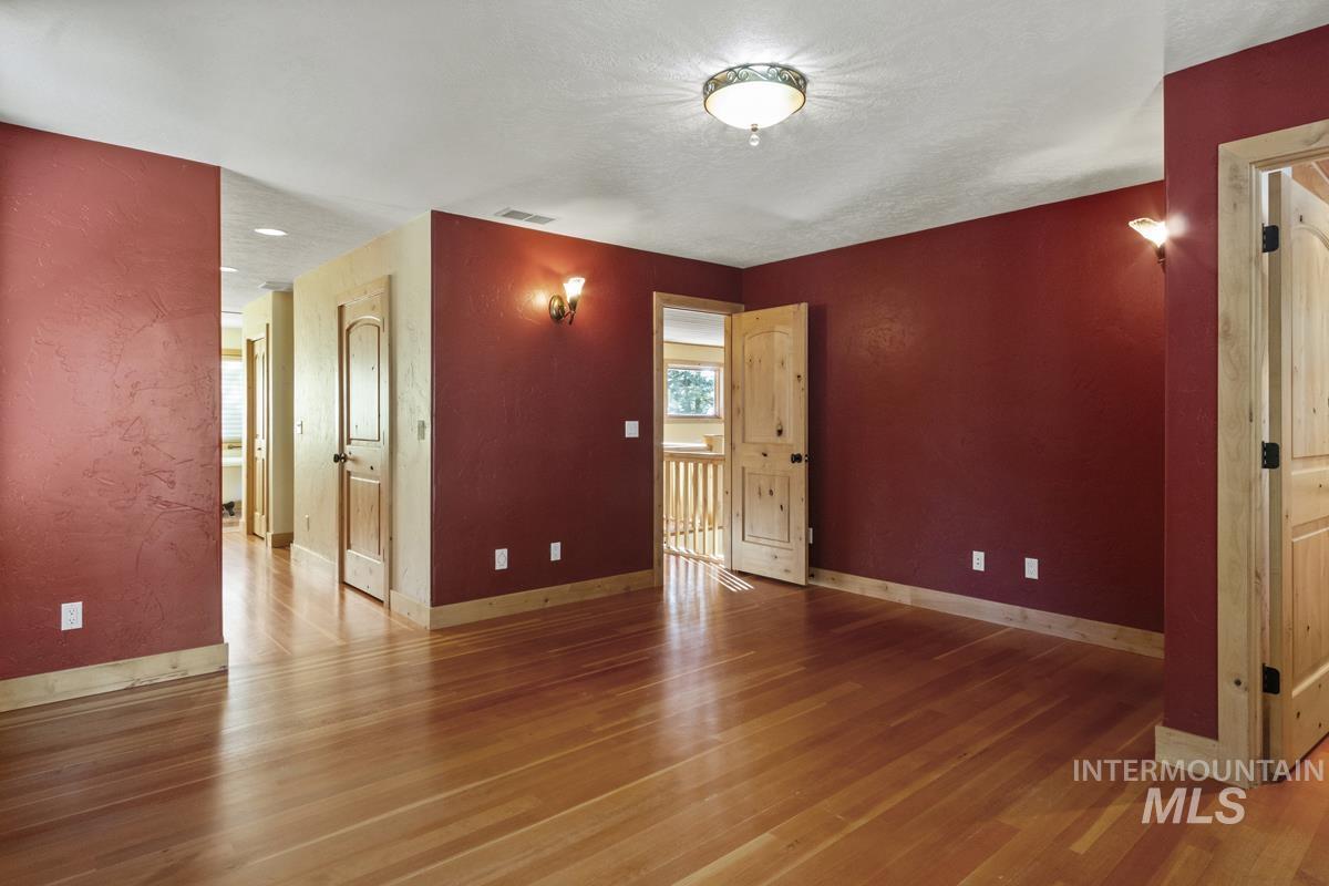 4 Chino Spur, Cascade, Idaho 83611, 3 Bedrooms, 3 Bathrooms, Residential For Sale, Price $1,700,000, 98979125