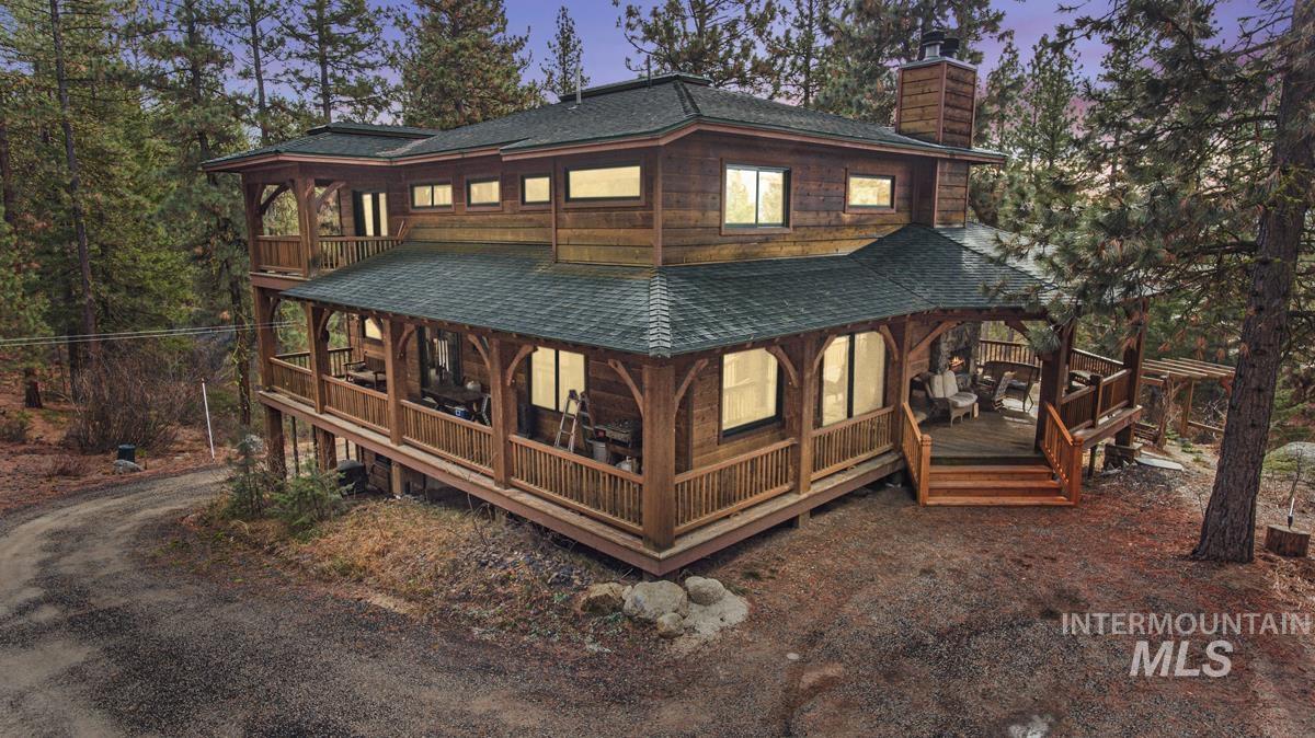 4 Chino Spur, Cascade, Idaho 83611, 3 Bedrooms, 3 Bathrooms, Residential For Sale, Price $1,700,000, 98979125