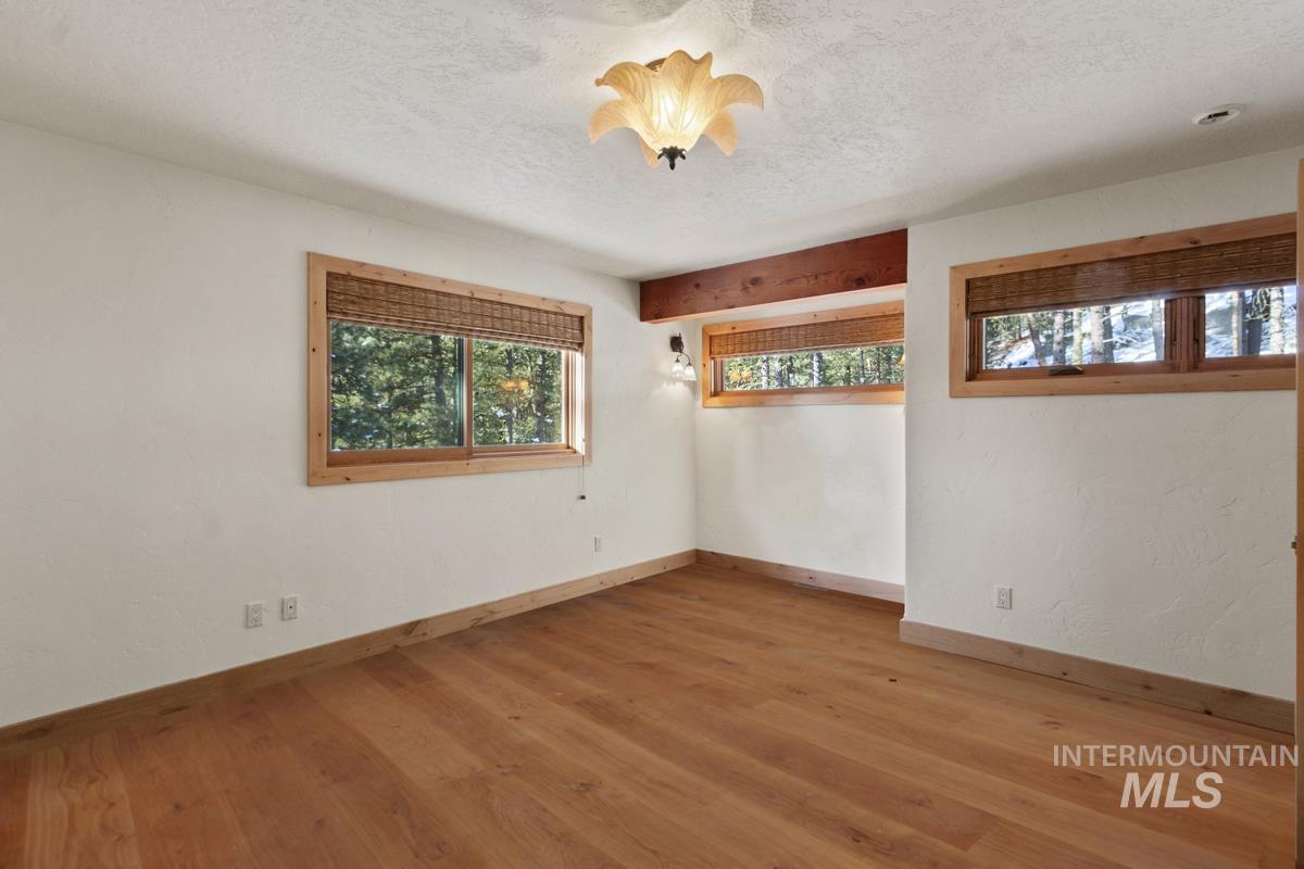 4 Chino Spur, Cascade, Idaho 83611, 3 Bedrooms, 3 Bathrooms, Residential For Sale, Price $1,700,000, 98979125