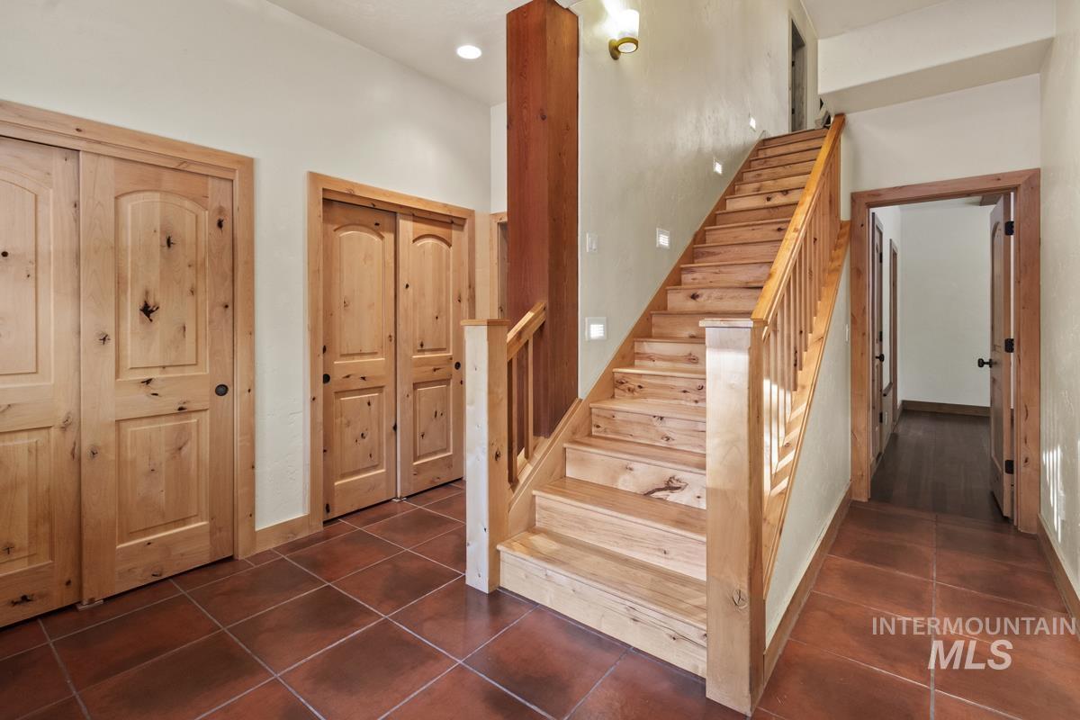 4 Chino Spur, Cascade, Idaho 83611, 3 Bedrooms, 3 Bathrooms, Residential For Sale, Price $1,700,000, 98979125