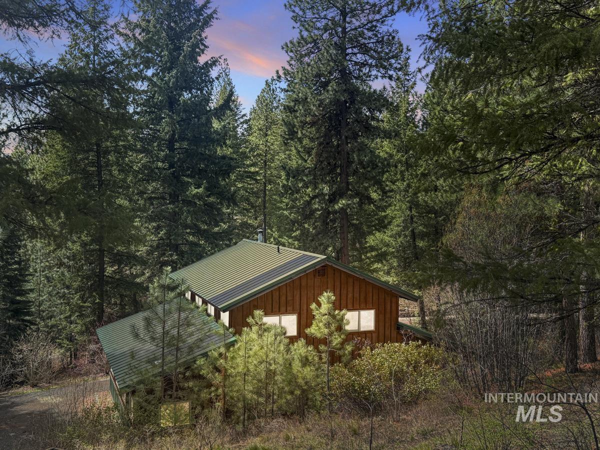 4 Chino Spur, Cascade, Idaho 83611, 3 Bedrooms, 3 Bathrooms, Residential For Sale, Price $1,700,000, 98979125