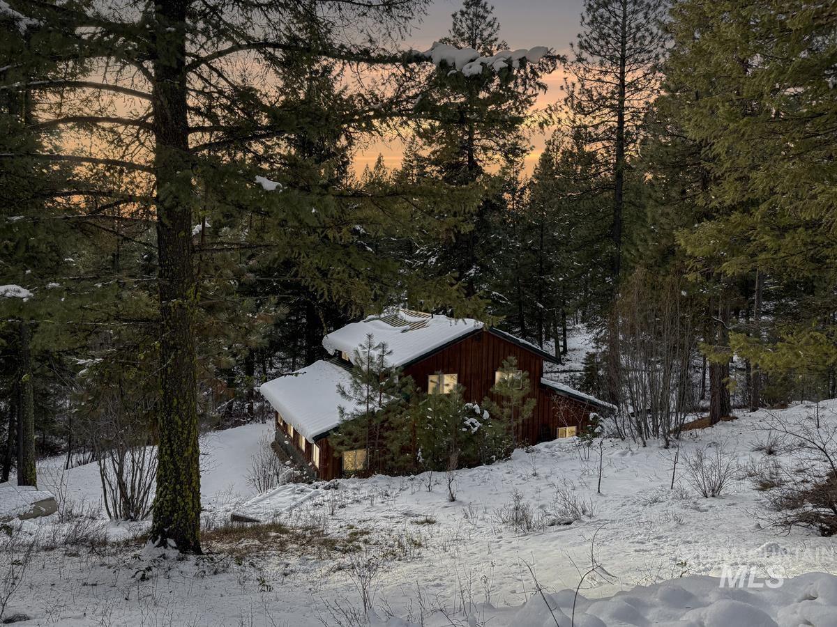 4 Chino Spur, Cascade, Idaho 83611, 3 Bedrooms, 3 Bathrooms, Residential For Sale, Price $1,700,000, 98979125