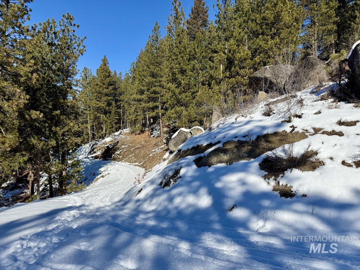 4 Chino Spur, Cascade, Idaho 83611, 3 Bedrooms, 3 Bathrooms, Residential For Sale, Price $1,700,000, 98979125