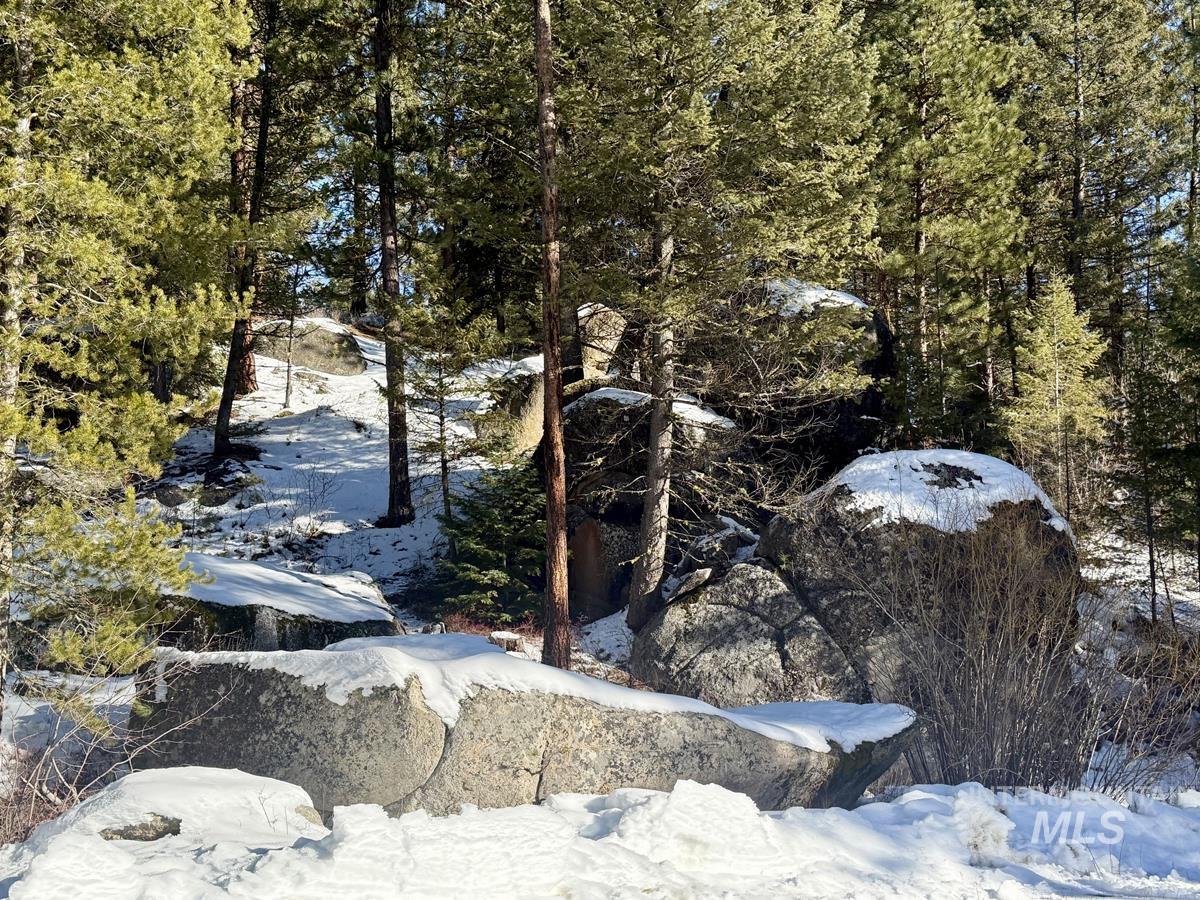 4 Chino Spur, Cascade, Idaho 83611, 3 Bedrooms, 3 Bathrooms, Residential For Sale, Price $1,700,000, 98979125