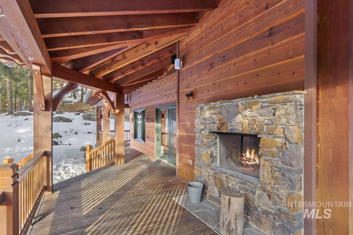 4 Chino Spur, Cascade, Idaho 83611, 3 Bedrooms, 3 Bathrooms, Residential For Sale, Price $1,700,000, 98979125