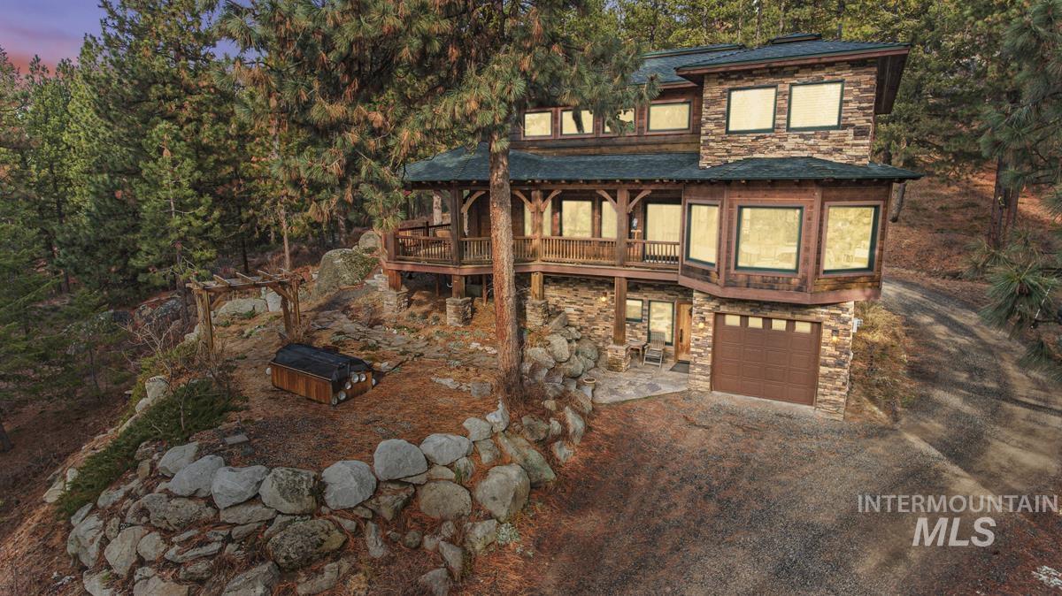 4 Chino Spur, Cascade, Idaho 83611, 3 Bedrooms, 3 Bathrooms, Residential For Sale, Price $1,700,000, 98979125