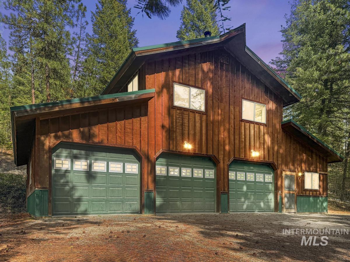 4 Chino Spur, Cascade, Idaho 83611, 3 Bedrooms, 3 Bathrooms, Residential For Sale, Price $1,700,000, 98979125