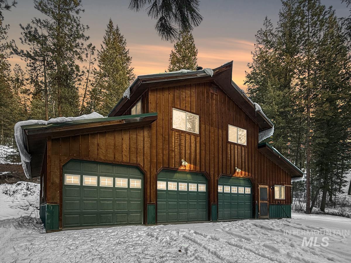4 Chino Spur, Cascade, Idaho 83611, 3 Bedrooms, 3 Bathrooms, Residential For Sale, Price $1,700,000, 98979125