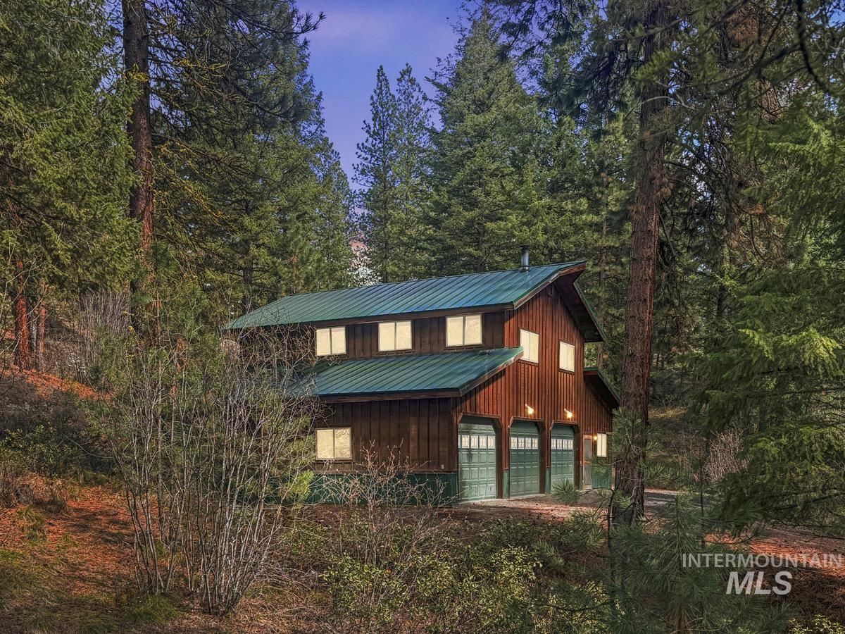 4 Chino Spur, Cascade, Idaho 83611, 3 Bedrooms, 3 Bathrooms, Residential For Sale, Price $1,700,000, 98979125