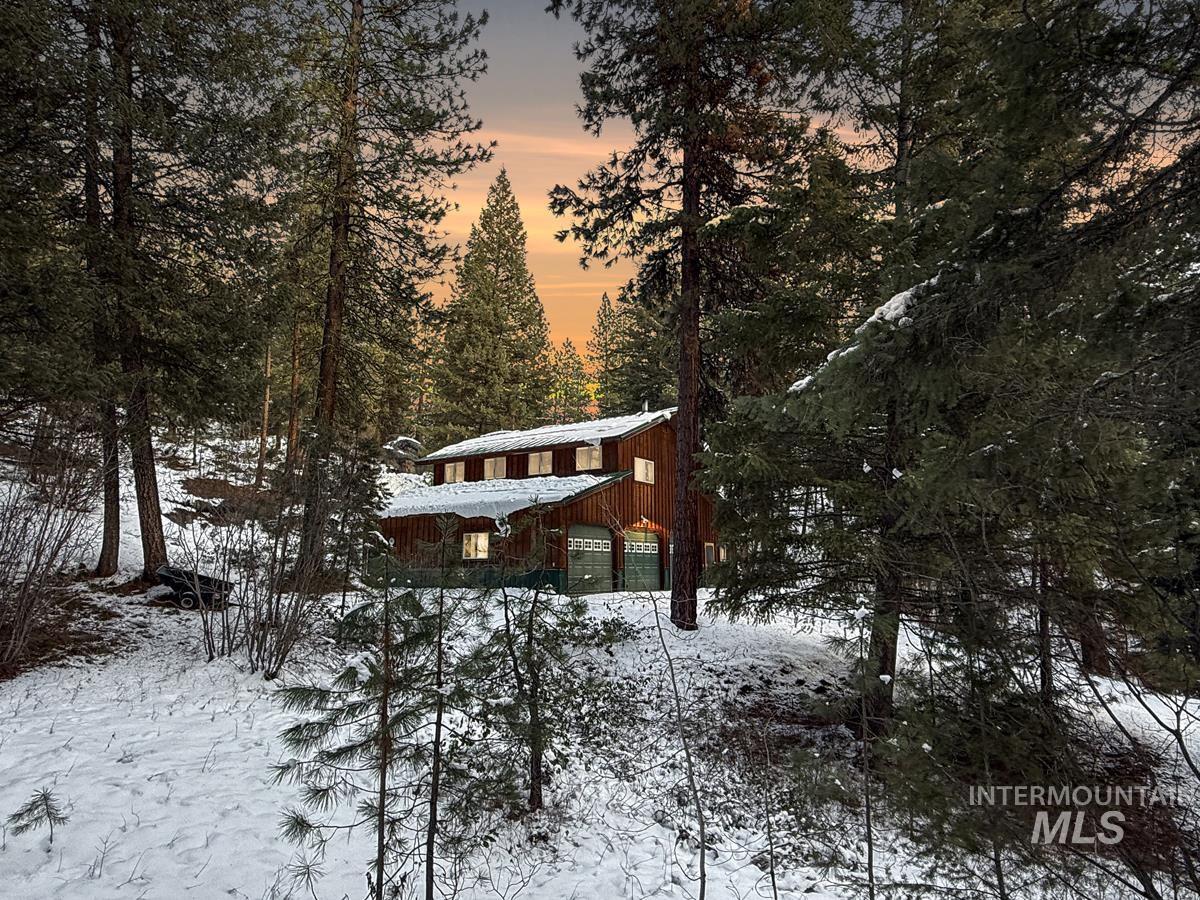 4 Chino Spur, Cascade, Idaho 83611, 3 Bedrooms, 3 Bathrooms, Residential For Sale, Price $1,700,000, 98979125
