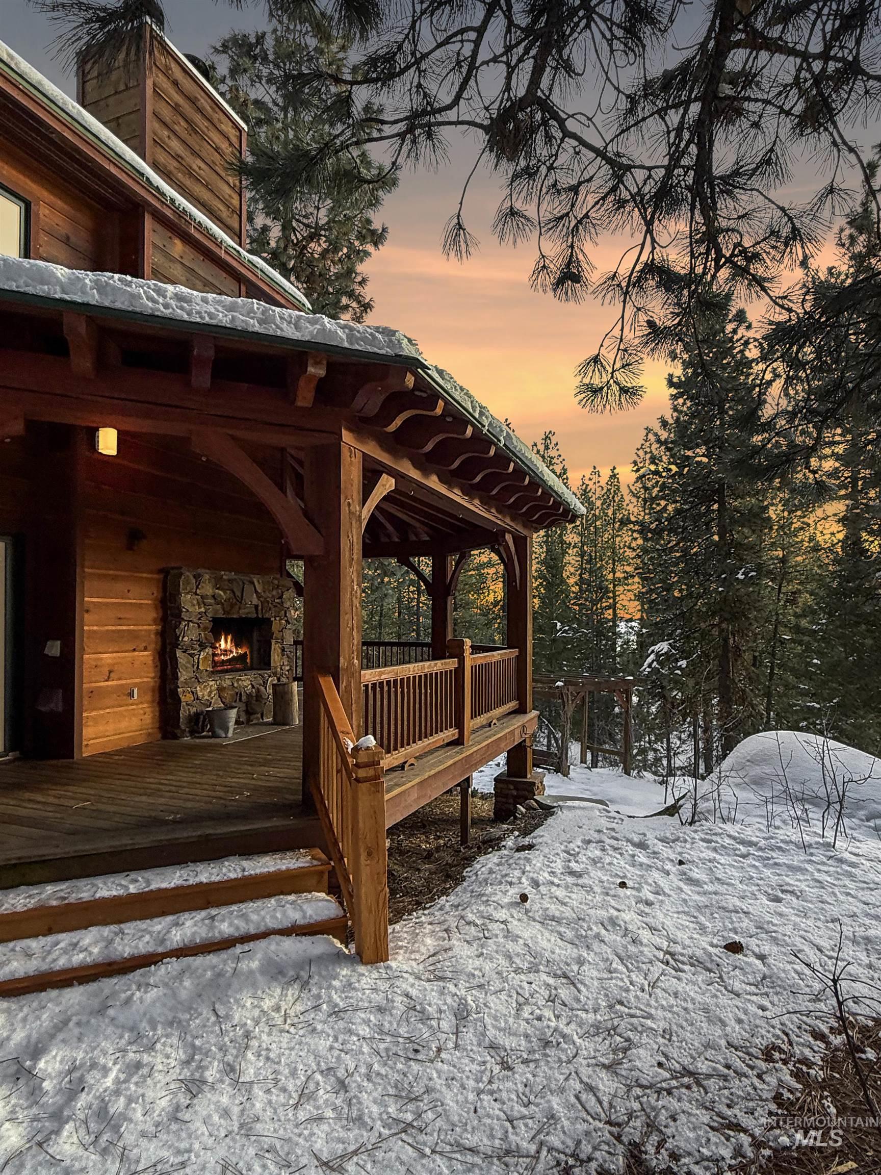 4 Chino Spur, Cascade, Idaho 83611, 3 Bedrooms, 3 Bathrooms, Residential For Sale, Price $1,700,000, 98979125