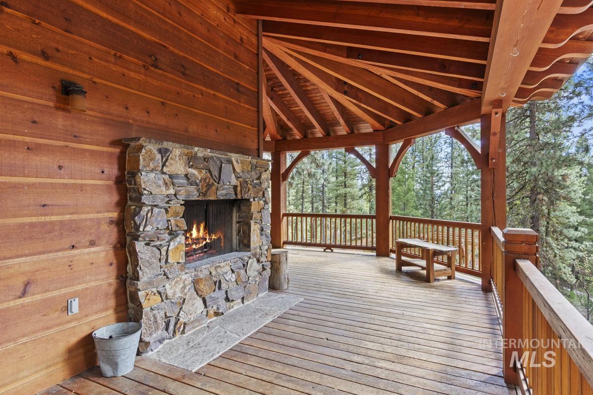 4 Chino Spur, Cascade, Idaho 83611, 3 Bedrooms, 3 Bathrooms, Residential For Sale, Price $1,700,000, 98979125