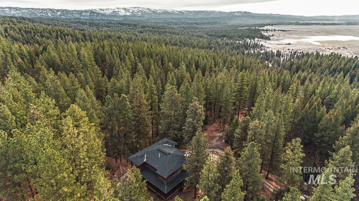 4 Chino Spur, Cascade, Idaho 83611, 3 Bedrooms, 3 Bathrooms, Residential For Sale, Price $1,700,000, 98979125