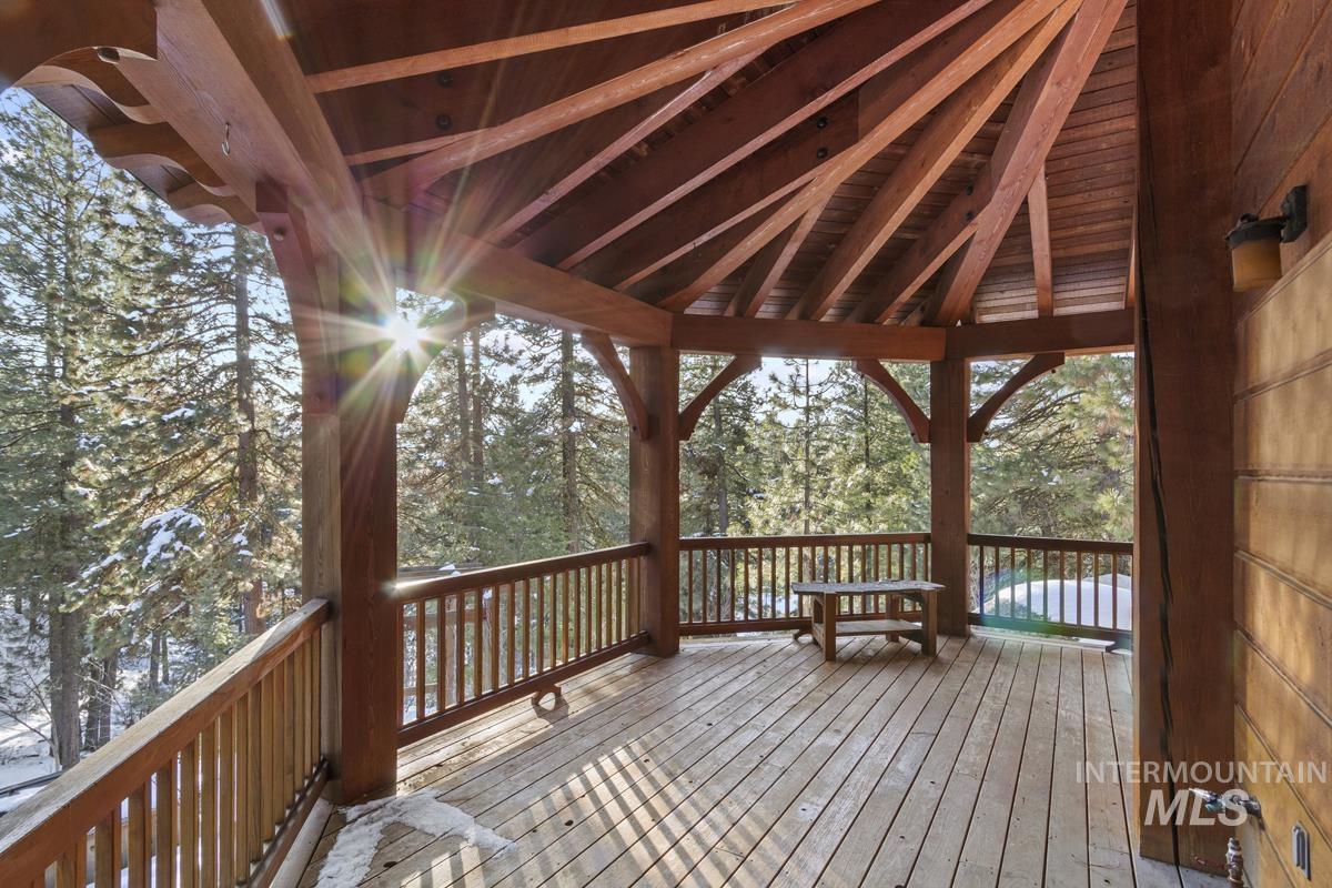 4 Chino Spur, Cascade, Idaho 83611, 3 Bedrooms, 3 Bathrooms, Residential For Sale, Price $1,700,000, 98979125
