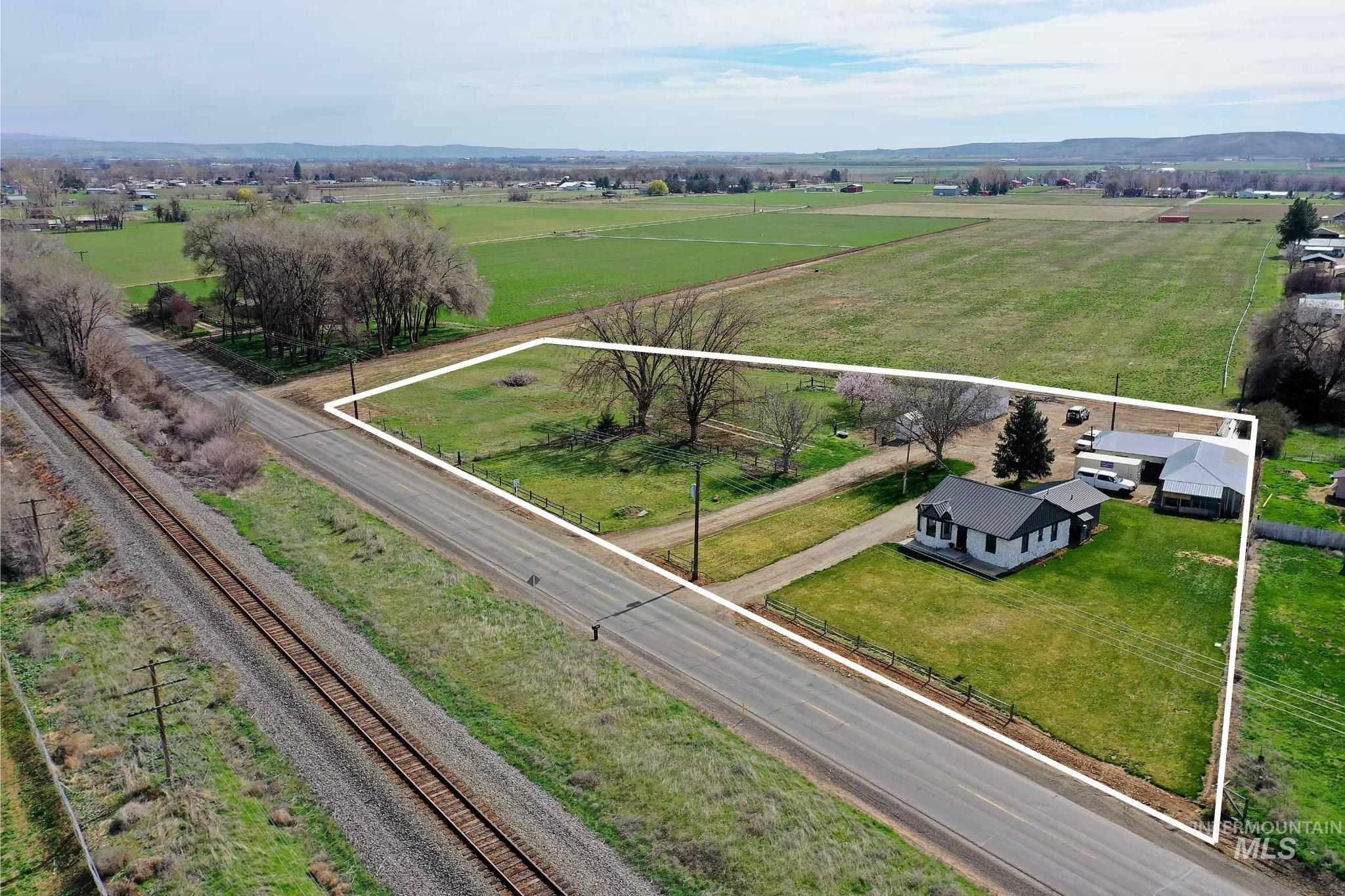 1009 County Road 70, Weiser, Idaho 83672, 3 Bedrooms, 2 Bathrooms, Residential For Sale, Price $469,000, 98979129