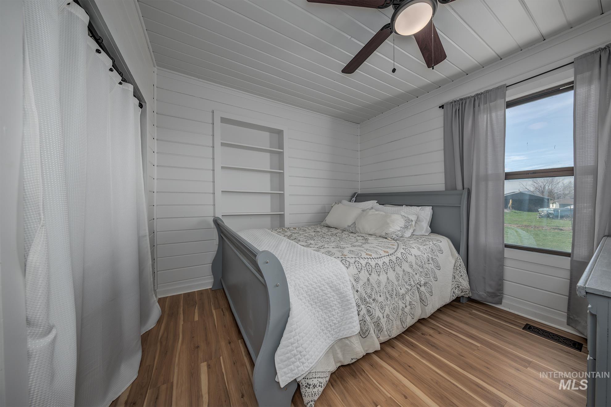 1009 County Road 70, Weiser, Idaho 83672, 3 Bedrooms, 2 Bathrooms, Residential For Sale, Price $469,000, 98979129