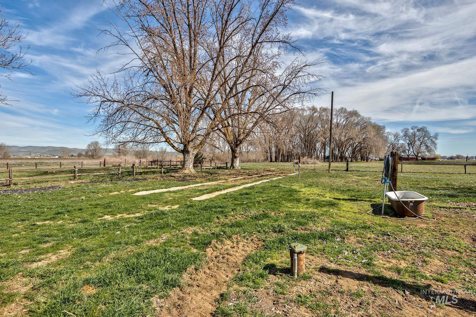 1009 County Road 70, Weiser, Idaho 83672, 3 Bedrooms, 2 Bathrooms, Residential For Sale, Price $469,000, 98979129