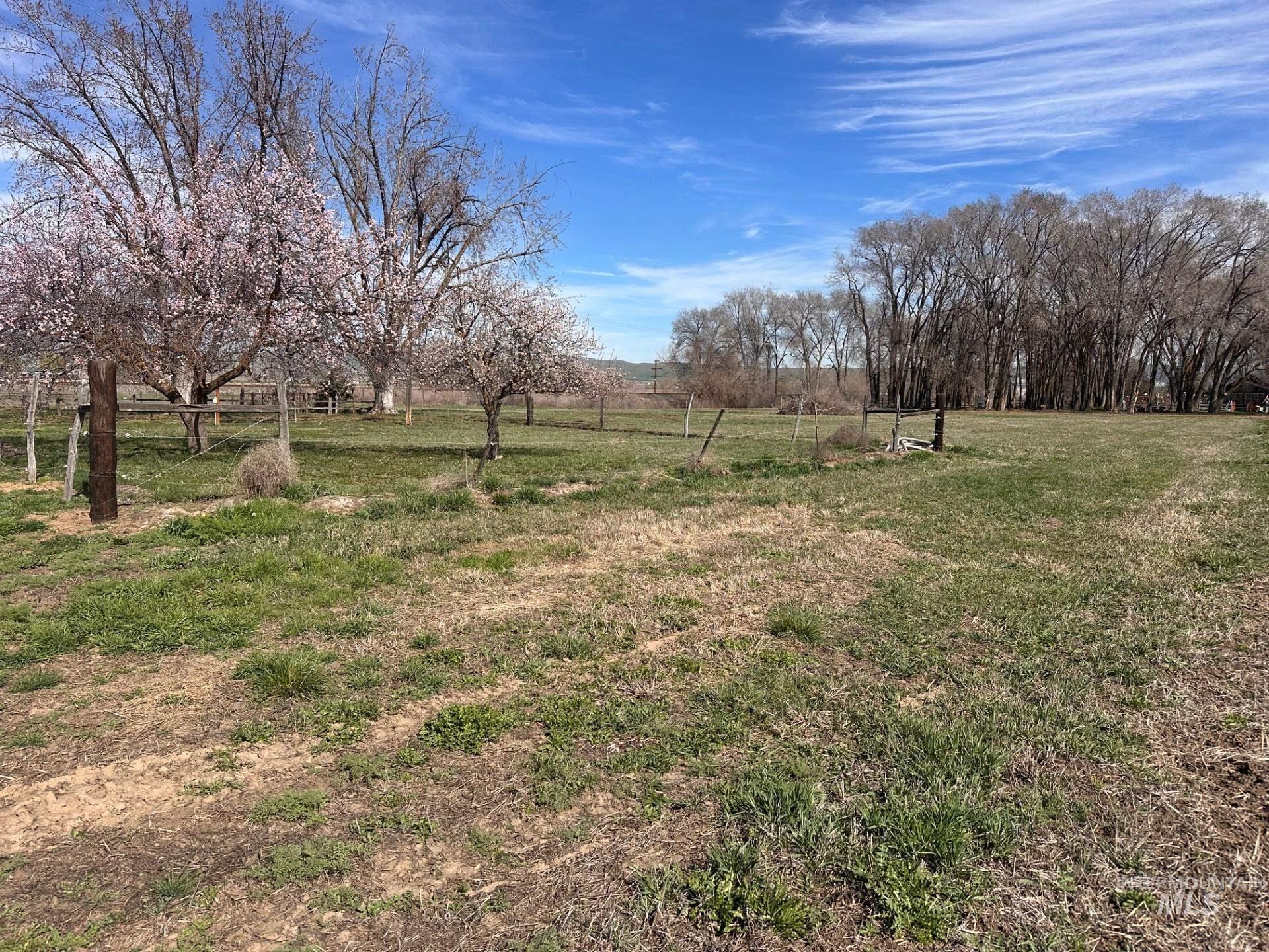1009 County Road 70, Weiser, Idaho 83672, 3 Bedrooms, 2 Bathrooms, Residential For Sale, Price $469,000, 98979129