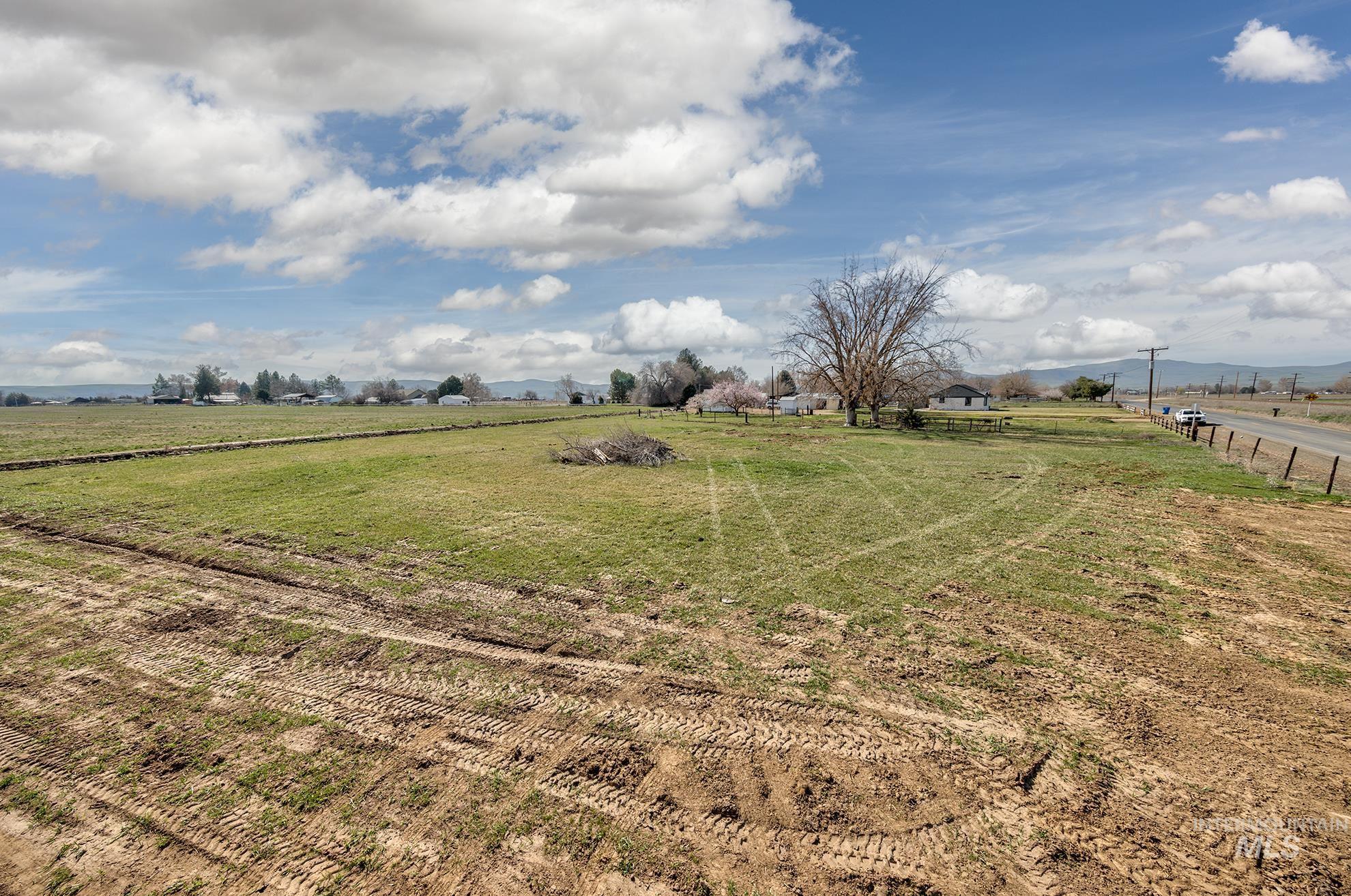 1009 County Road 70, Weiser, Idaho 83672, 3 Bedrooms, 2 Bathrooms, Residential For Sale, Price $469,000, 98979129