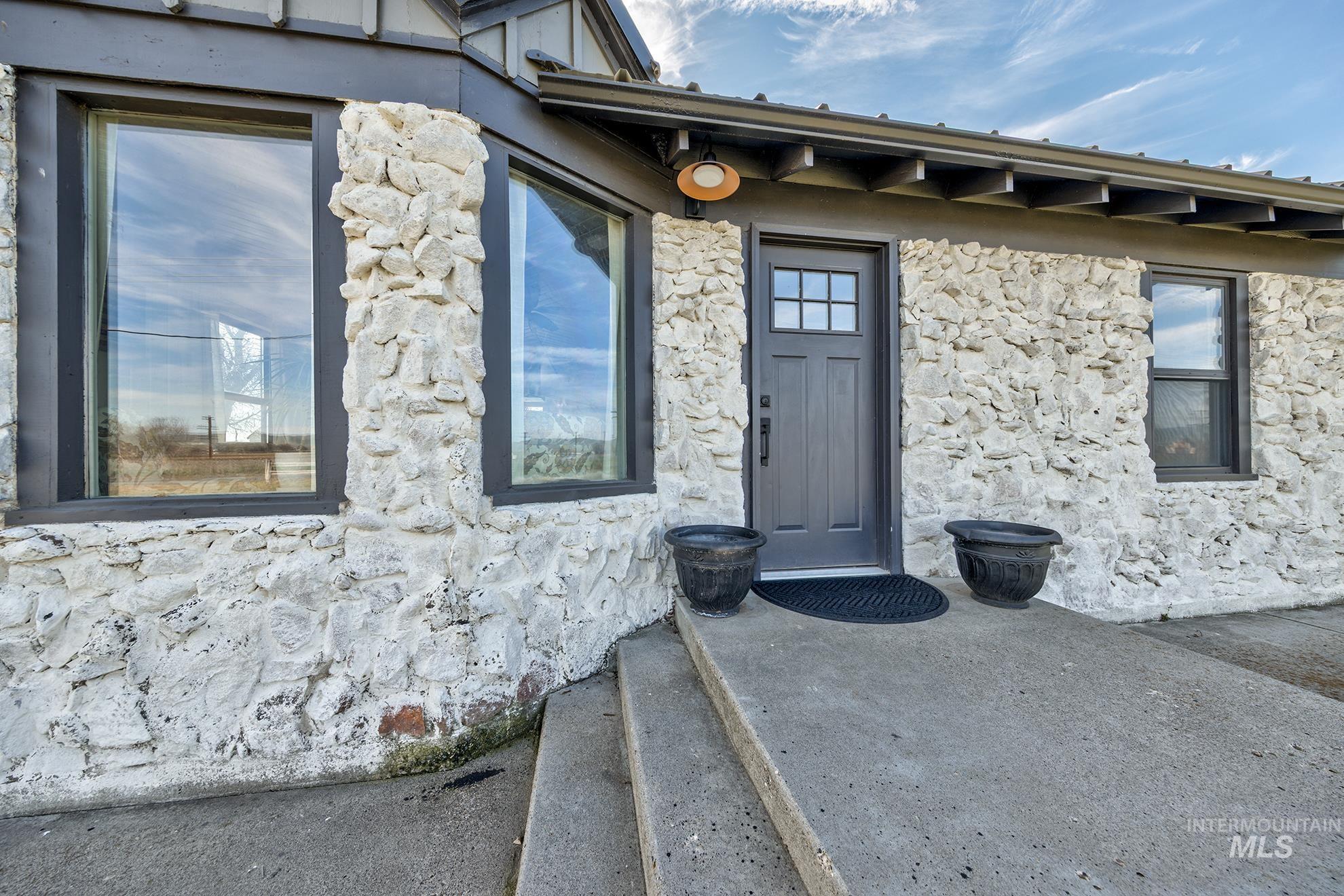 1009 County Road 70, Weiser, Idaho 83672, 3 Bedrooms, 2 Bathrooms, Residential For Sale, Price $469,000, 98979129